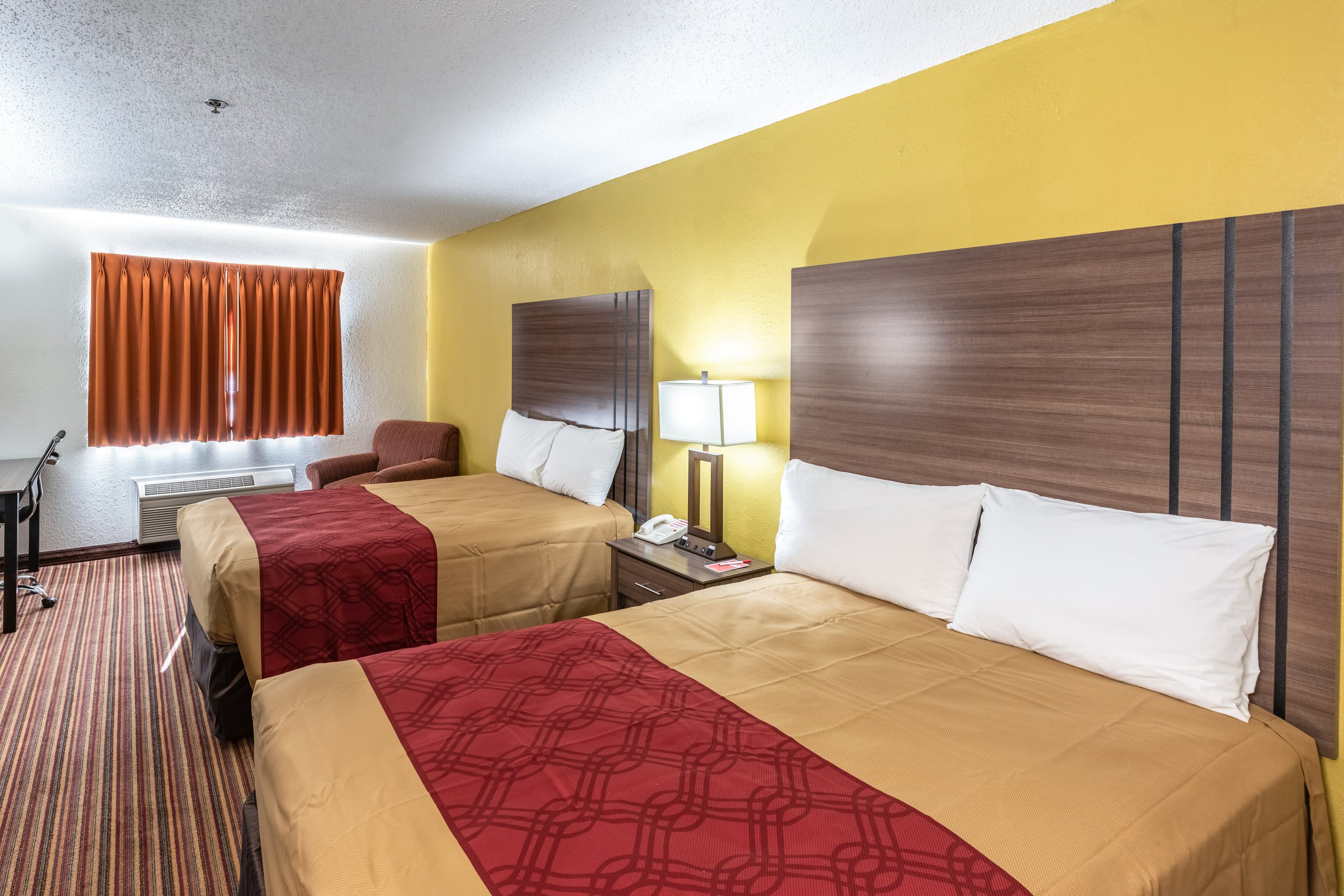 Econo Lodge Inn & Suites Mckinney - Plano North - Image 2
