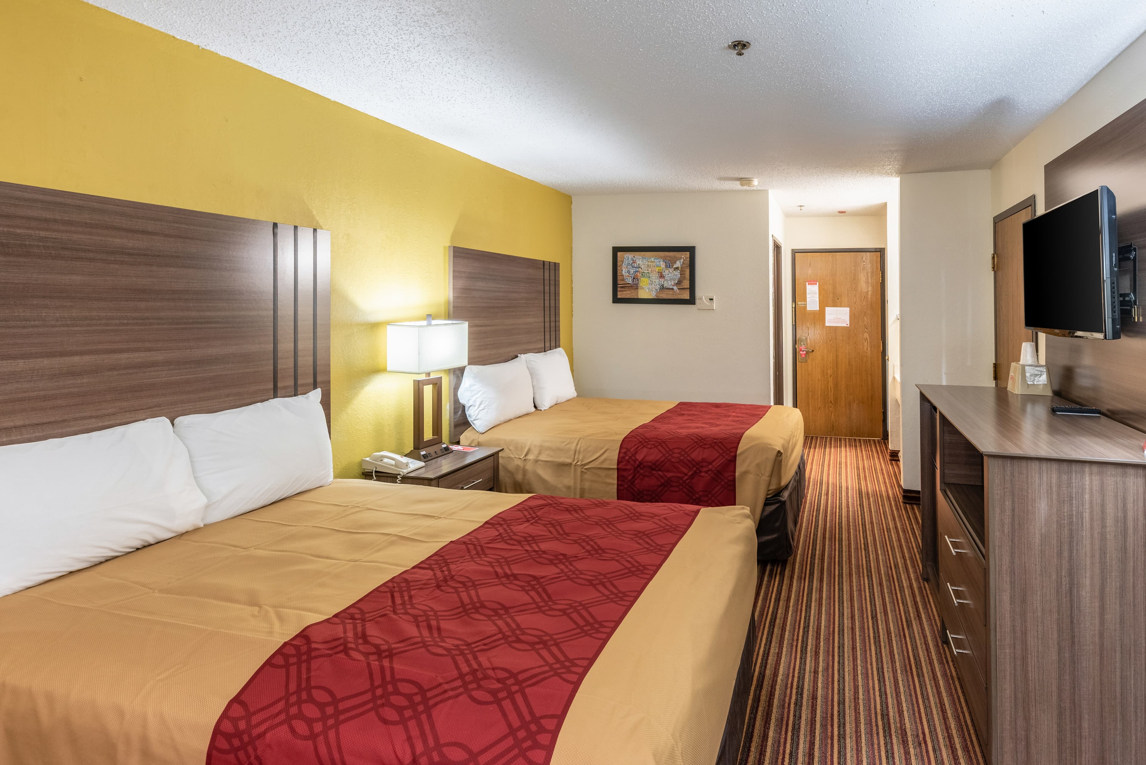 Econo Lodge Inn & Suites Mckinney - Plano North - Image 3