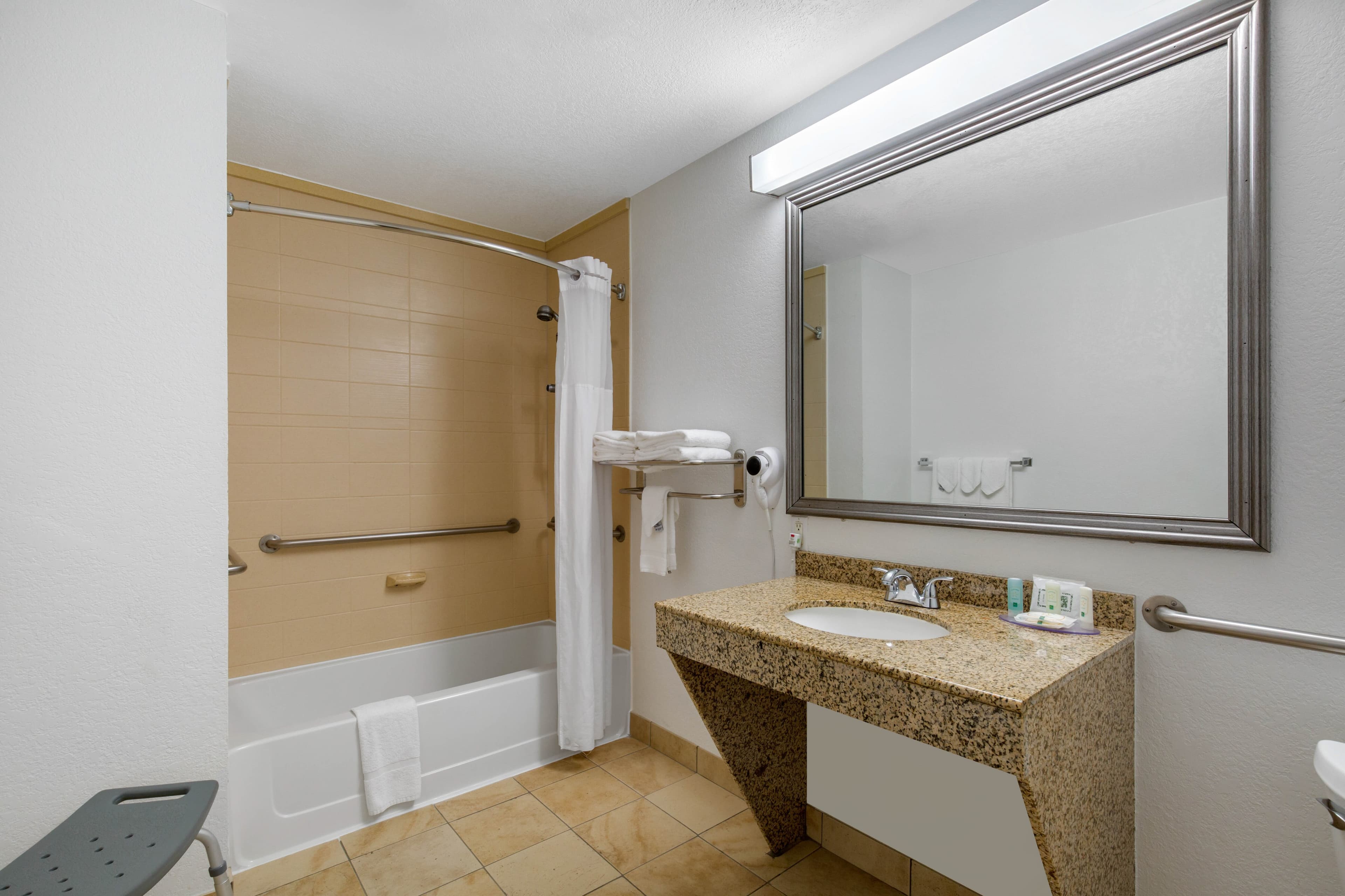Quality Inn Clute Freeport - Image 2
