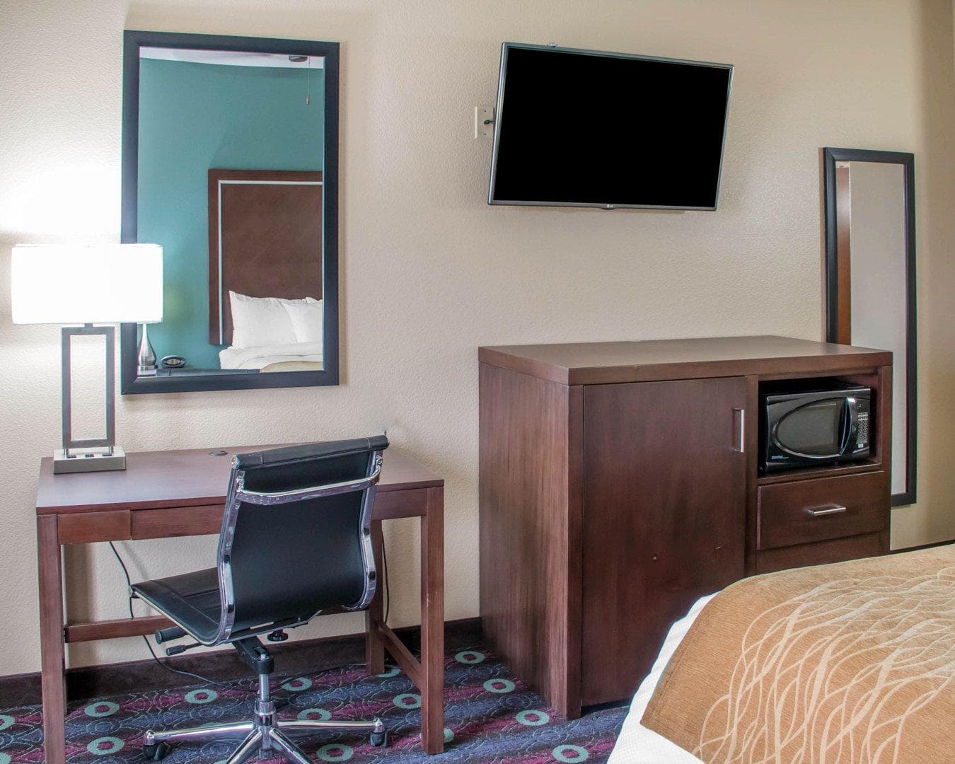 Comfort Inn & Suites San Marcos near Outlet Mall - Image 4