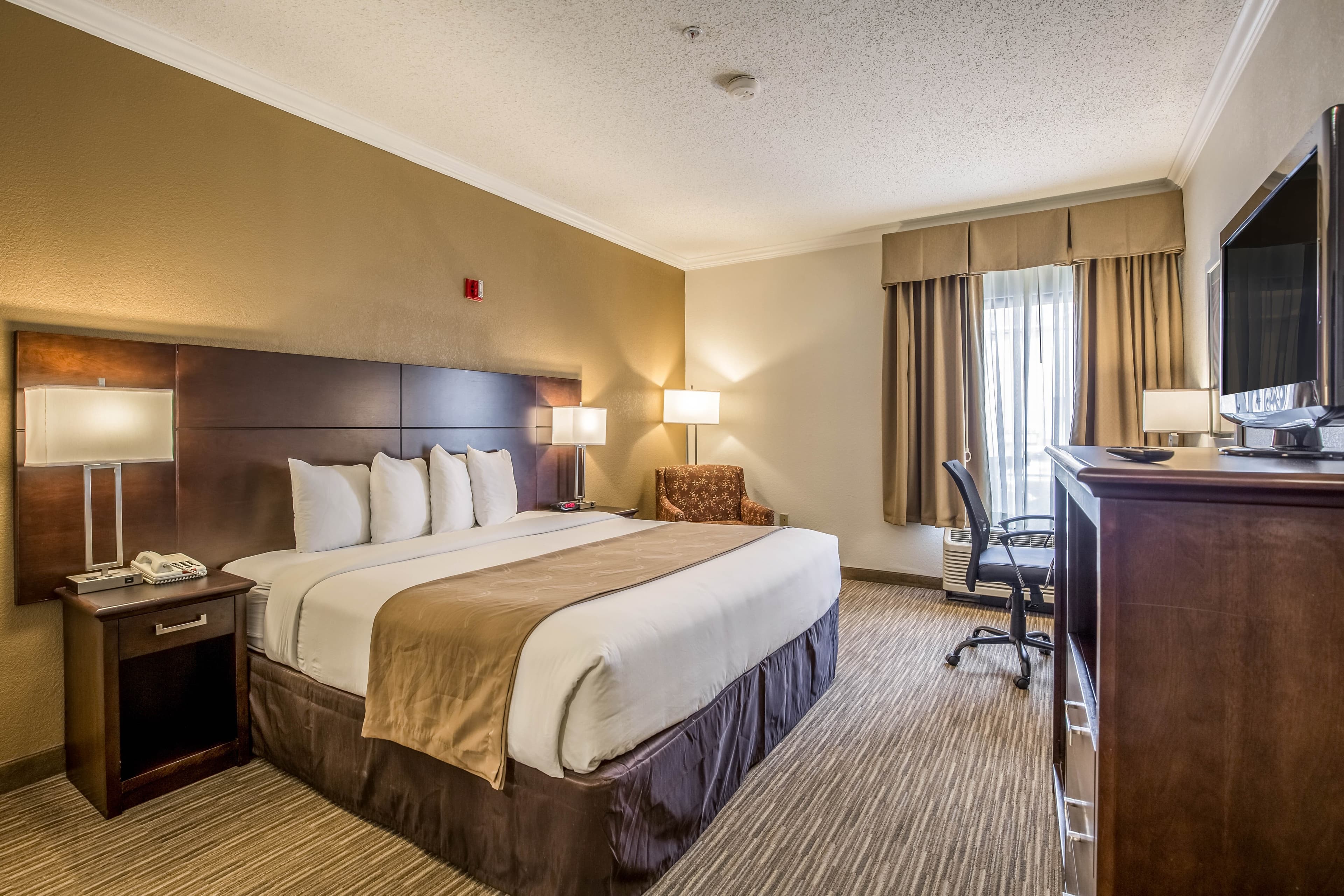 Quality Inn & Suites Seabrook- NASA- Kemah - Image 2