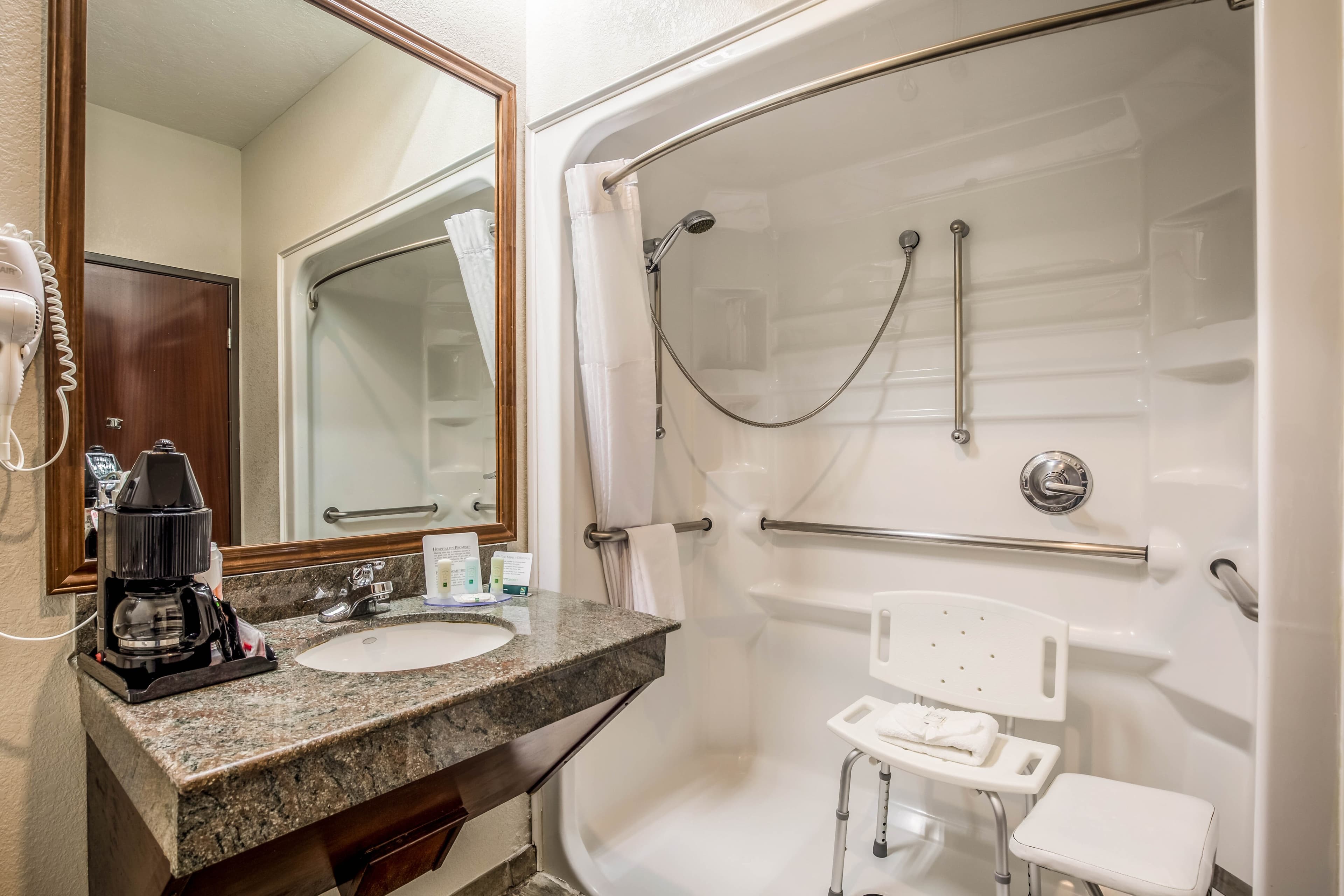 Quality Inn & Suites Seabrook- NASA- Kemah - Image 3