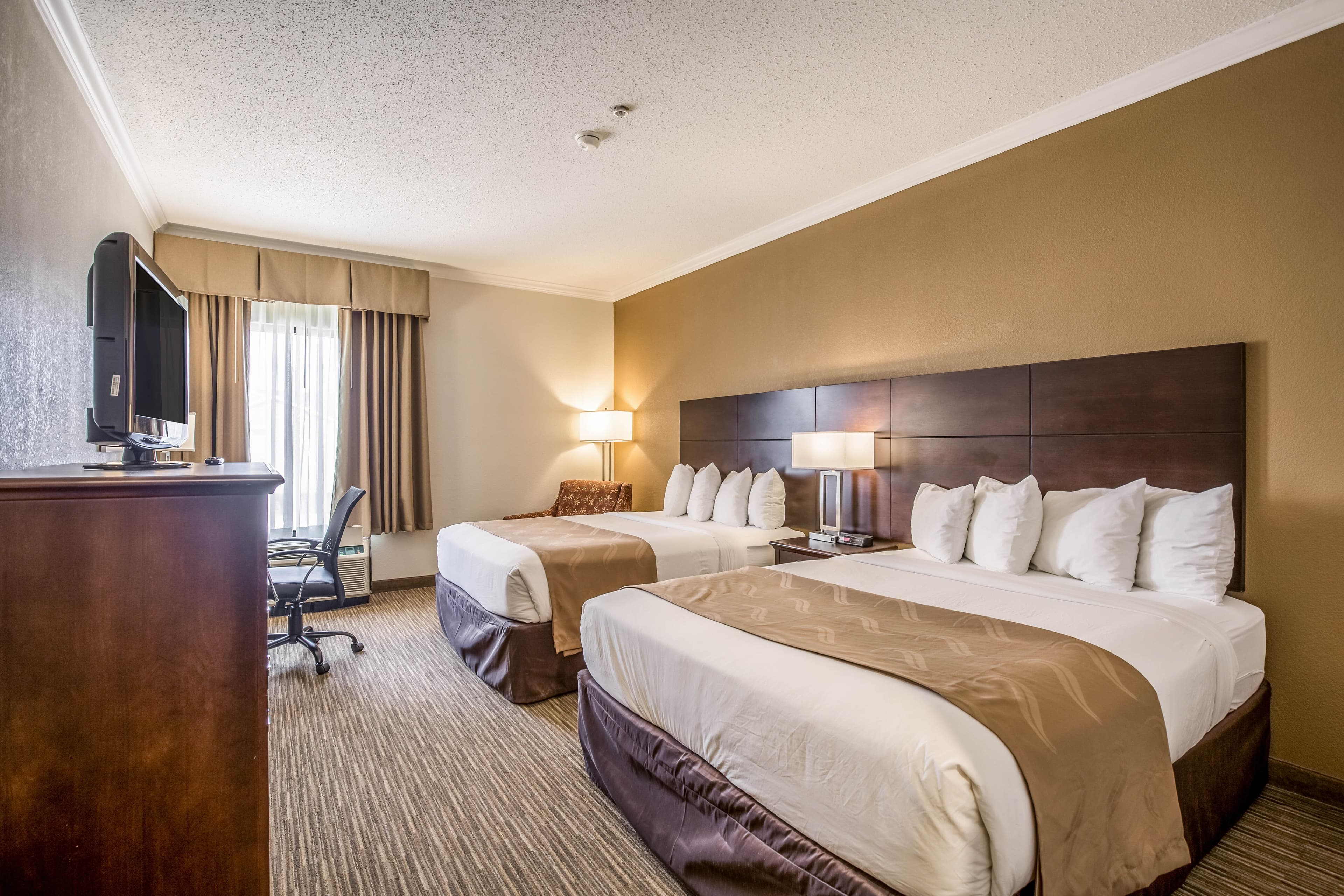 Quality Inn & Suites Seabrook- NASA- Kemah — 11