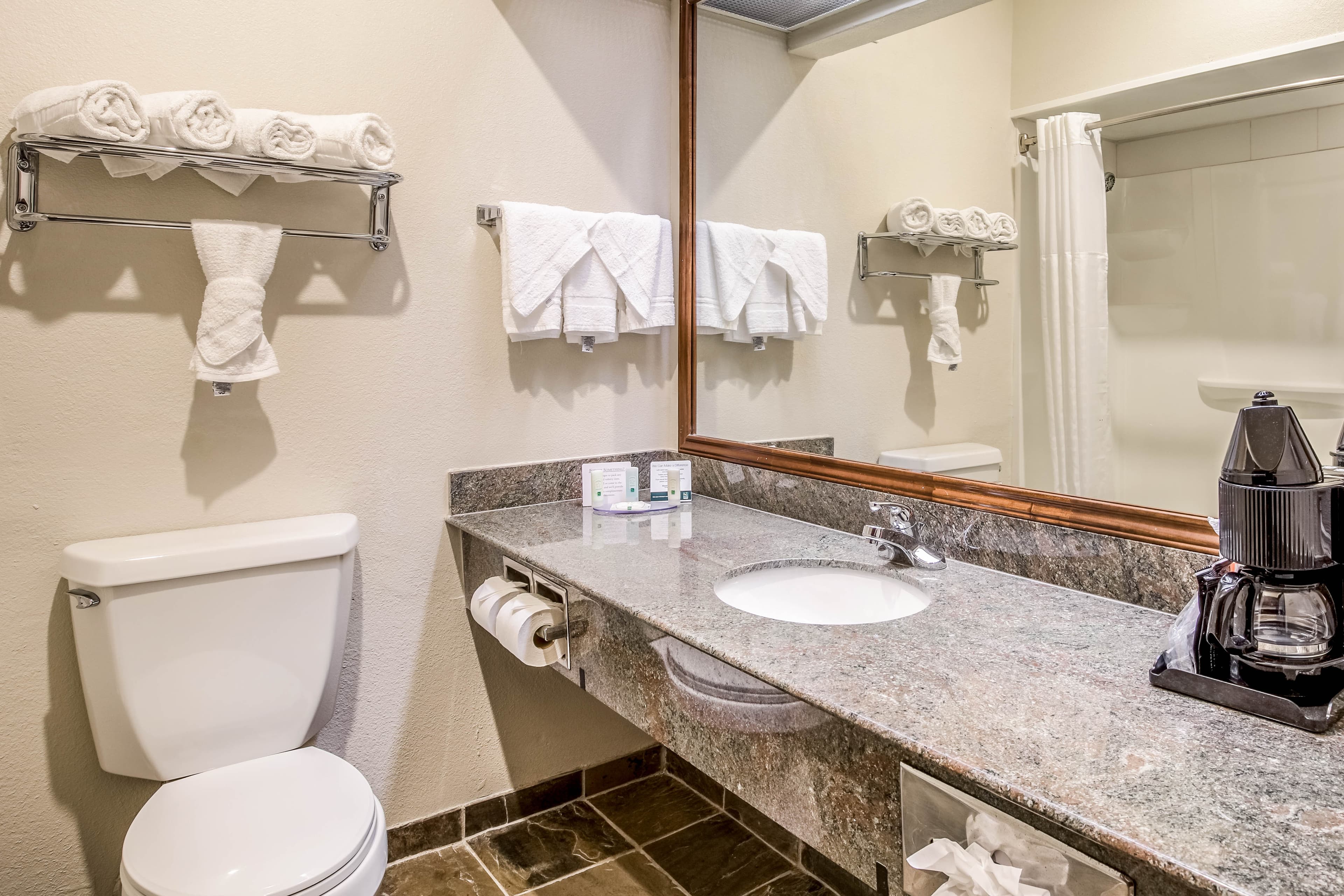 Quality Inn & Suites Seabrook- NASA- Kemah — 10
