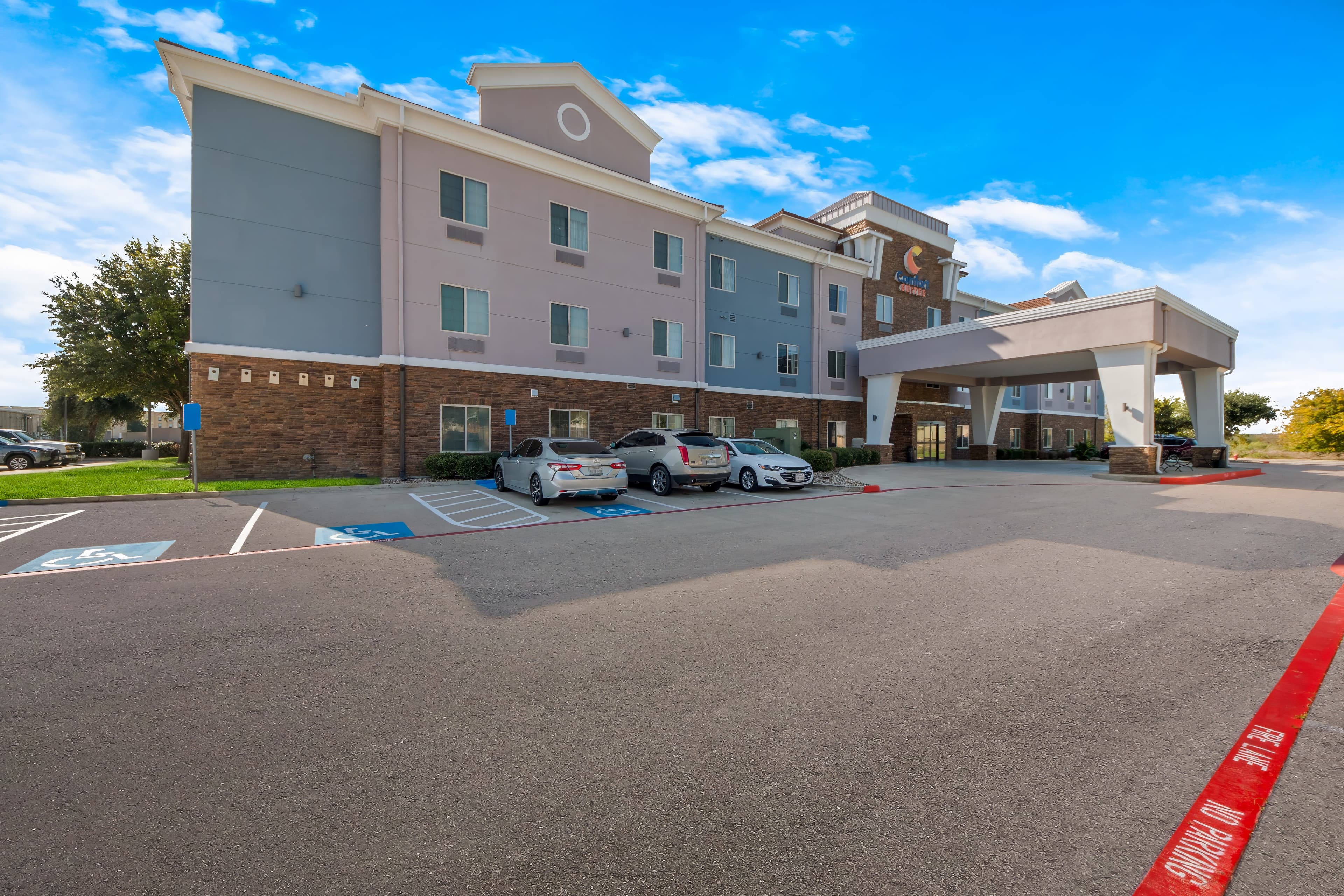 Comfort Suites Bastrop - Image 1