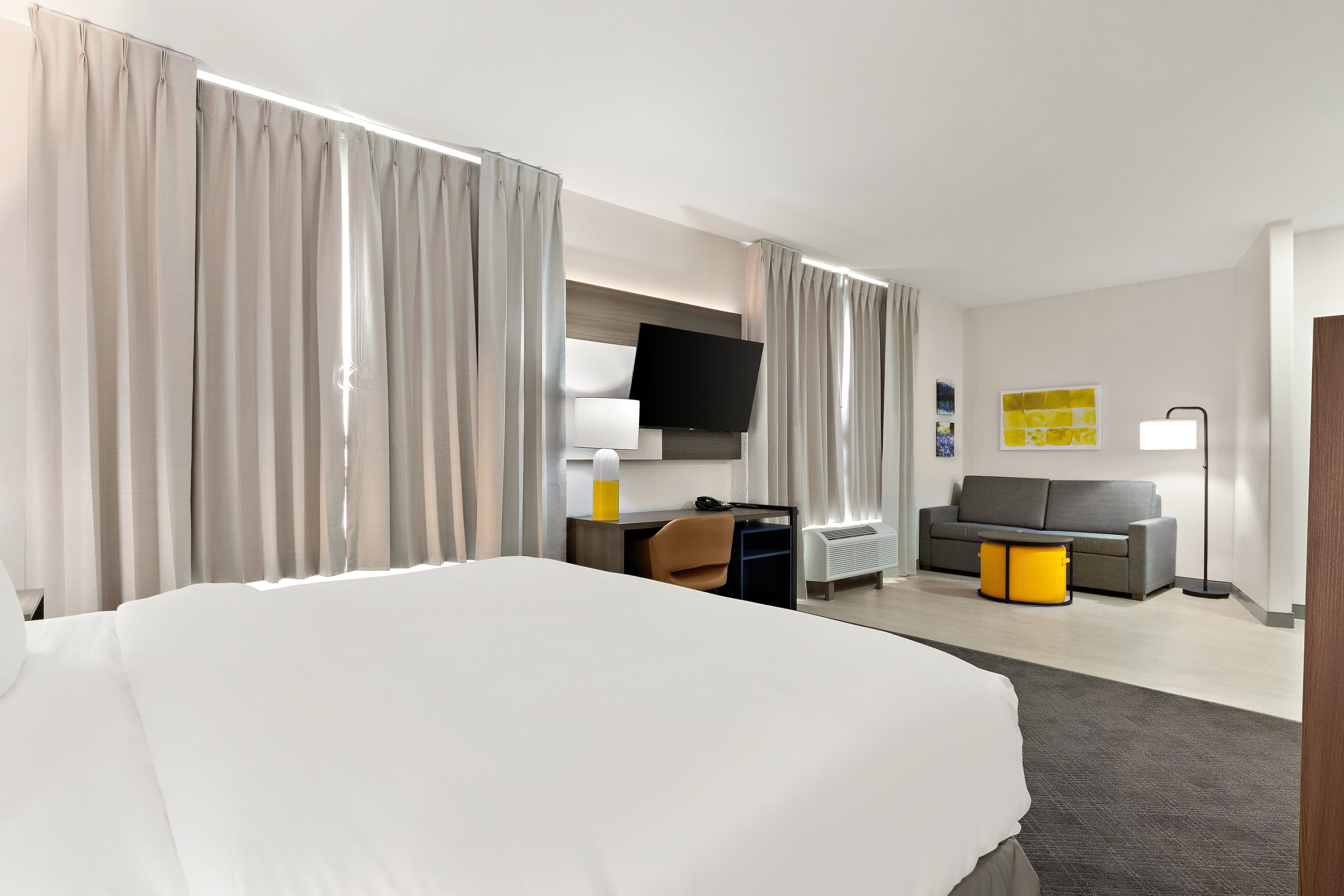 Comfort Suites Bastrop - Image 2
