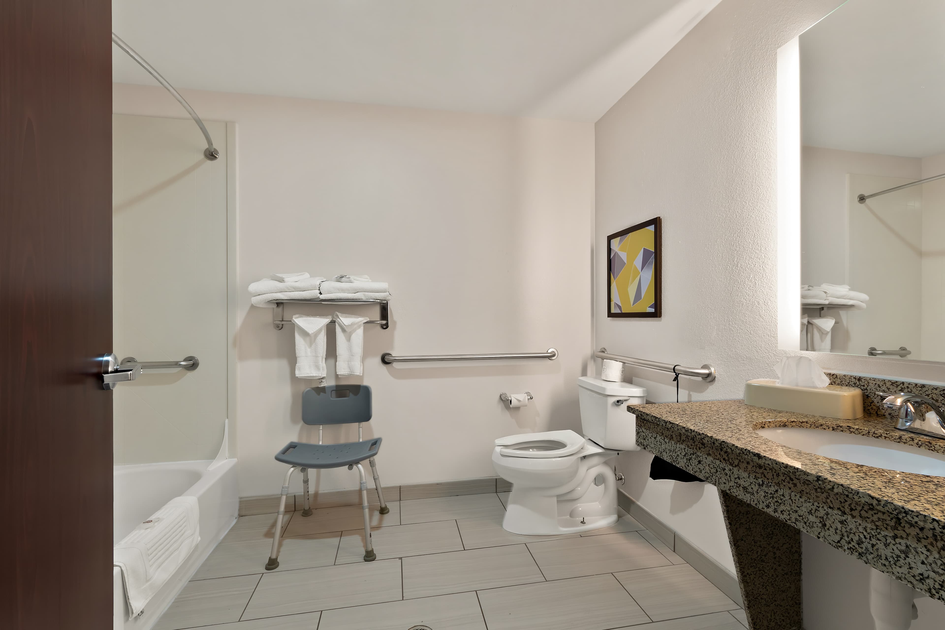 Comfort Suites Bastrop - Image 5