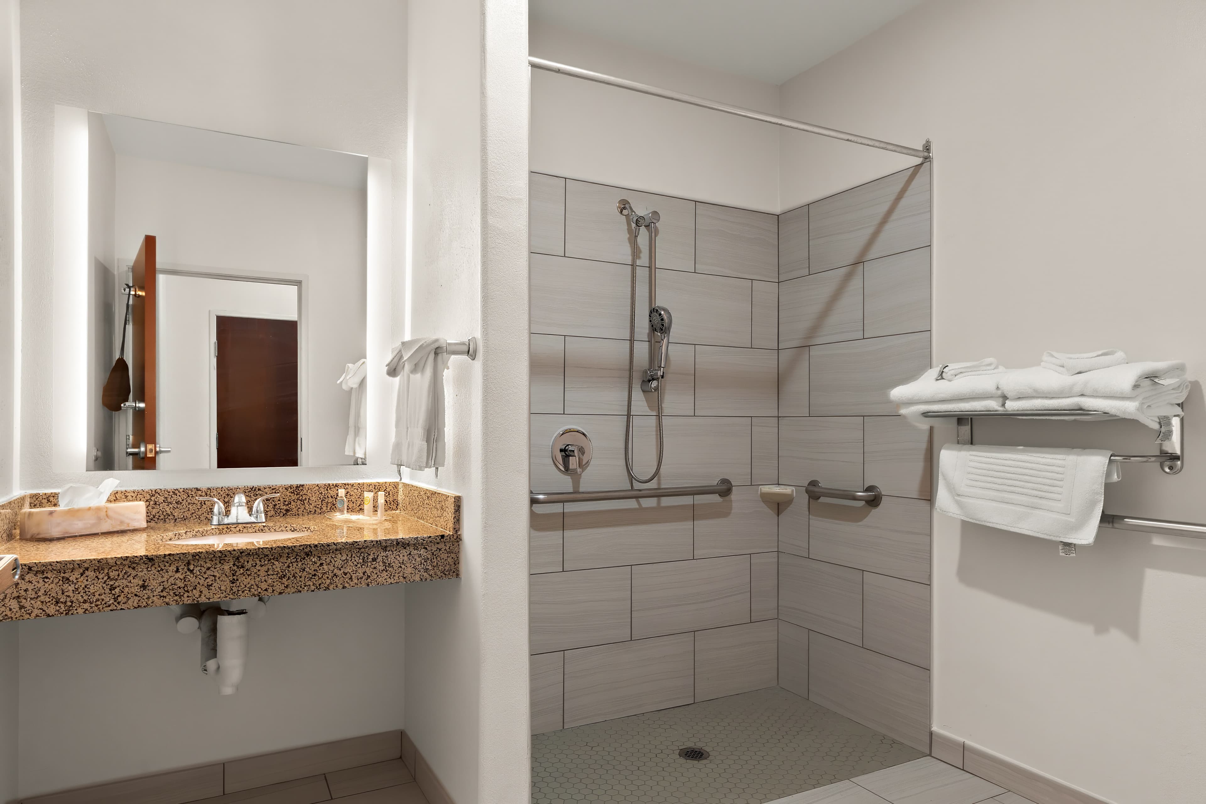 Comfort Suites Bastrop — 9