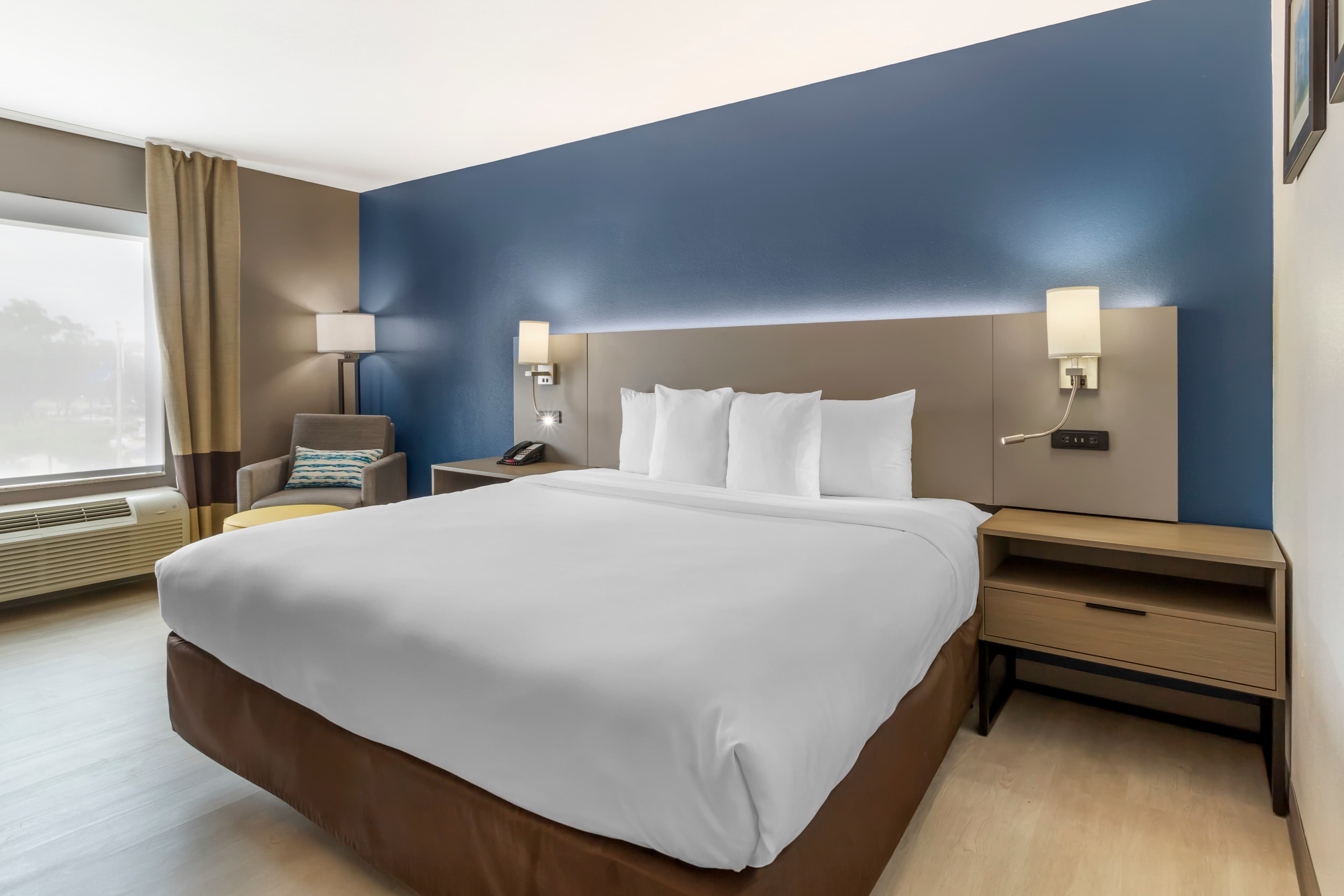 Comfort Inn & Suites Houston FM1960 - Champions - Image 2