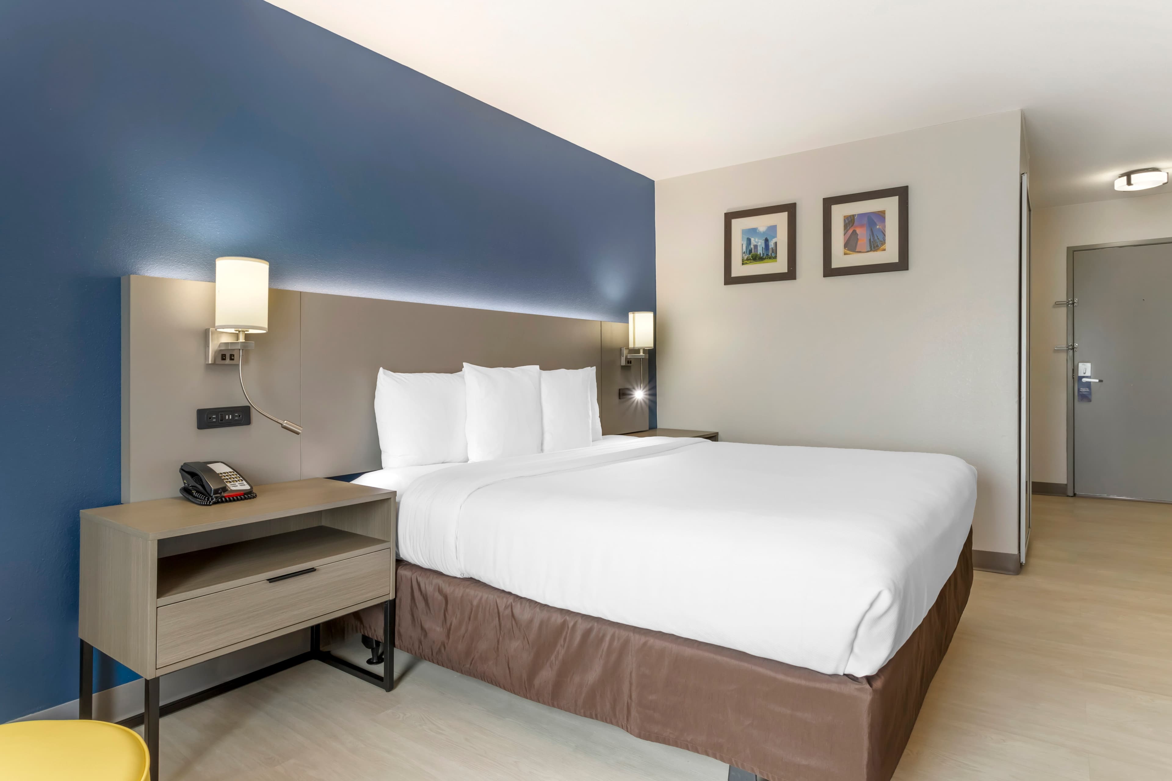 Comfort Inn & Suites Houston FM1960 - Champions - Image 3