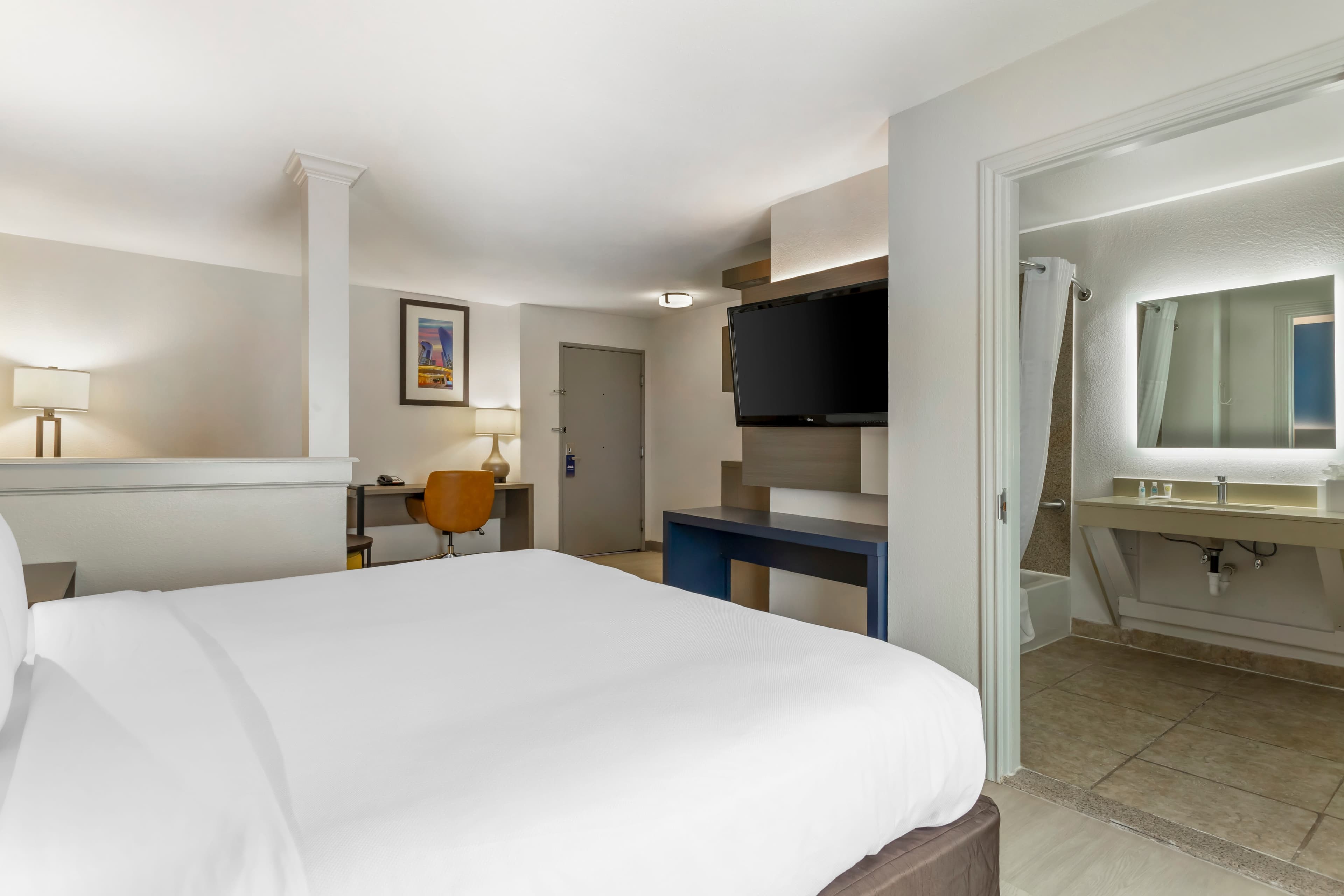 Comfort Inn & Suites Houston FM1960 - Champions — 7