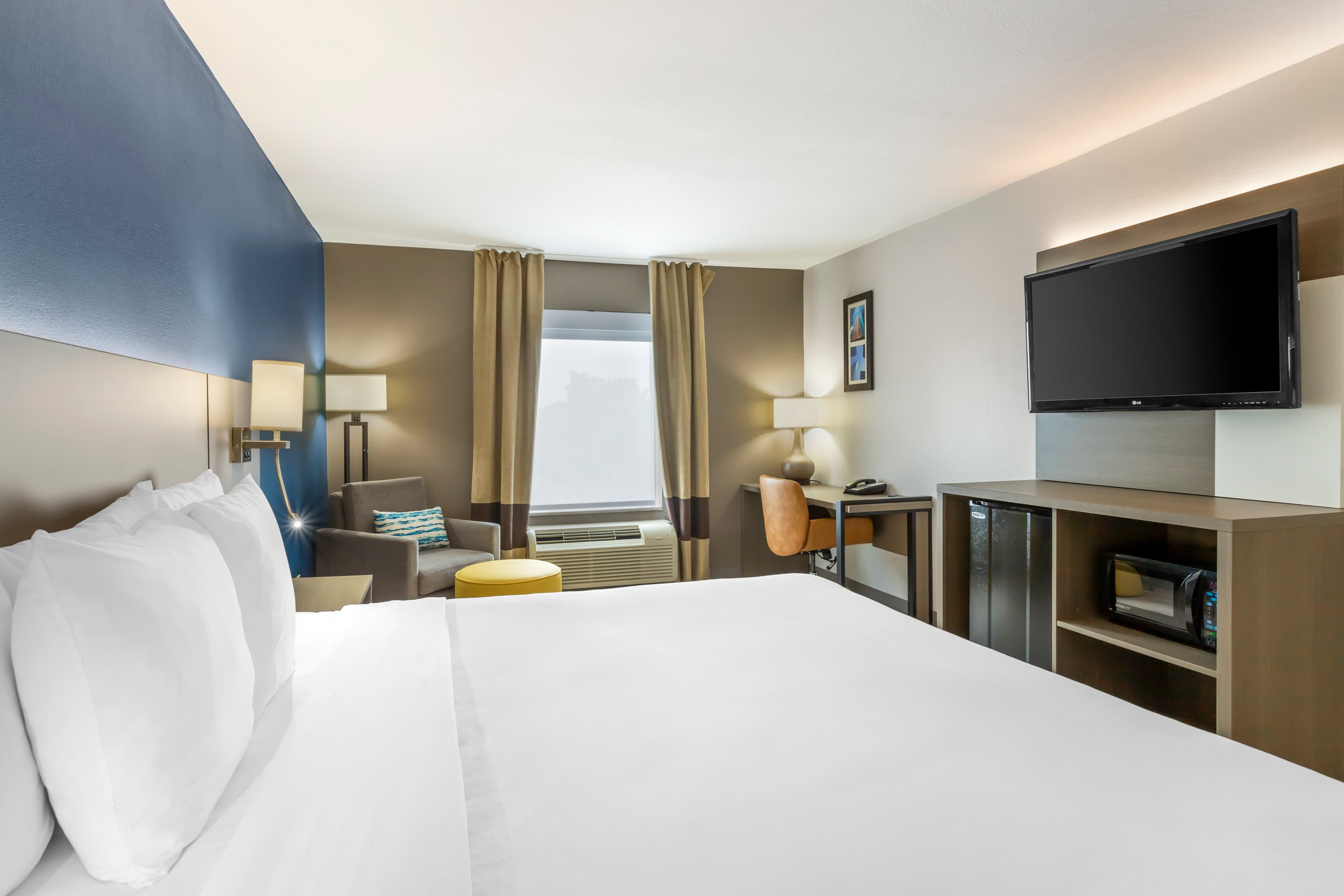 Comfort Inn & Suites Houston FM1960 - Champions — 16