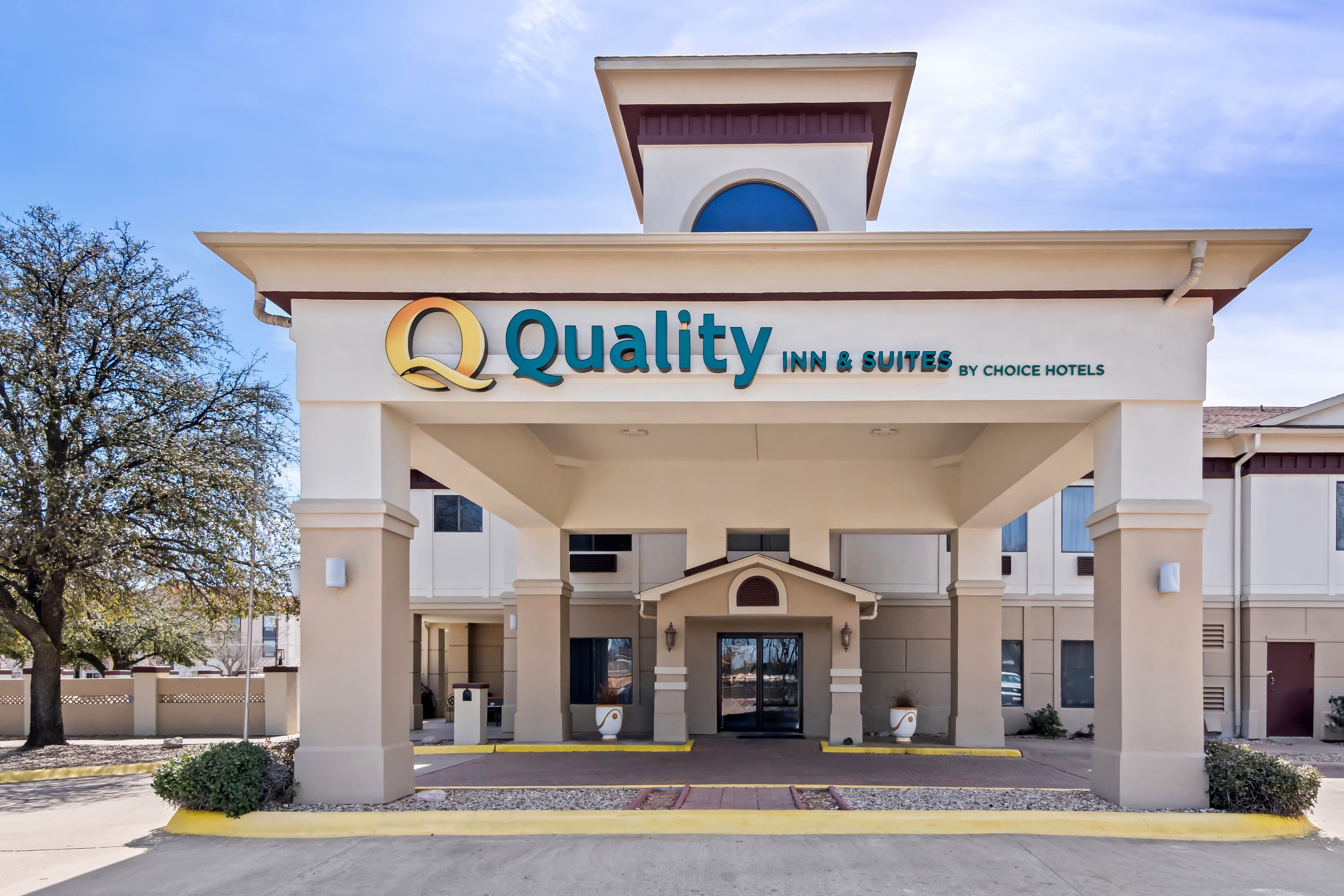 Quality Inn & Suites - Granbury - Image 1