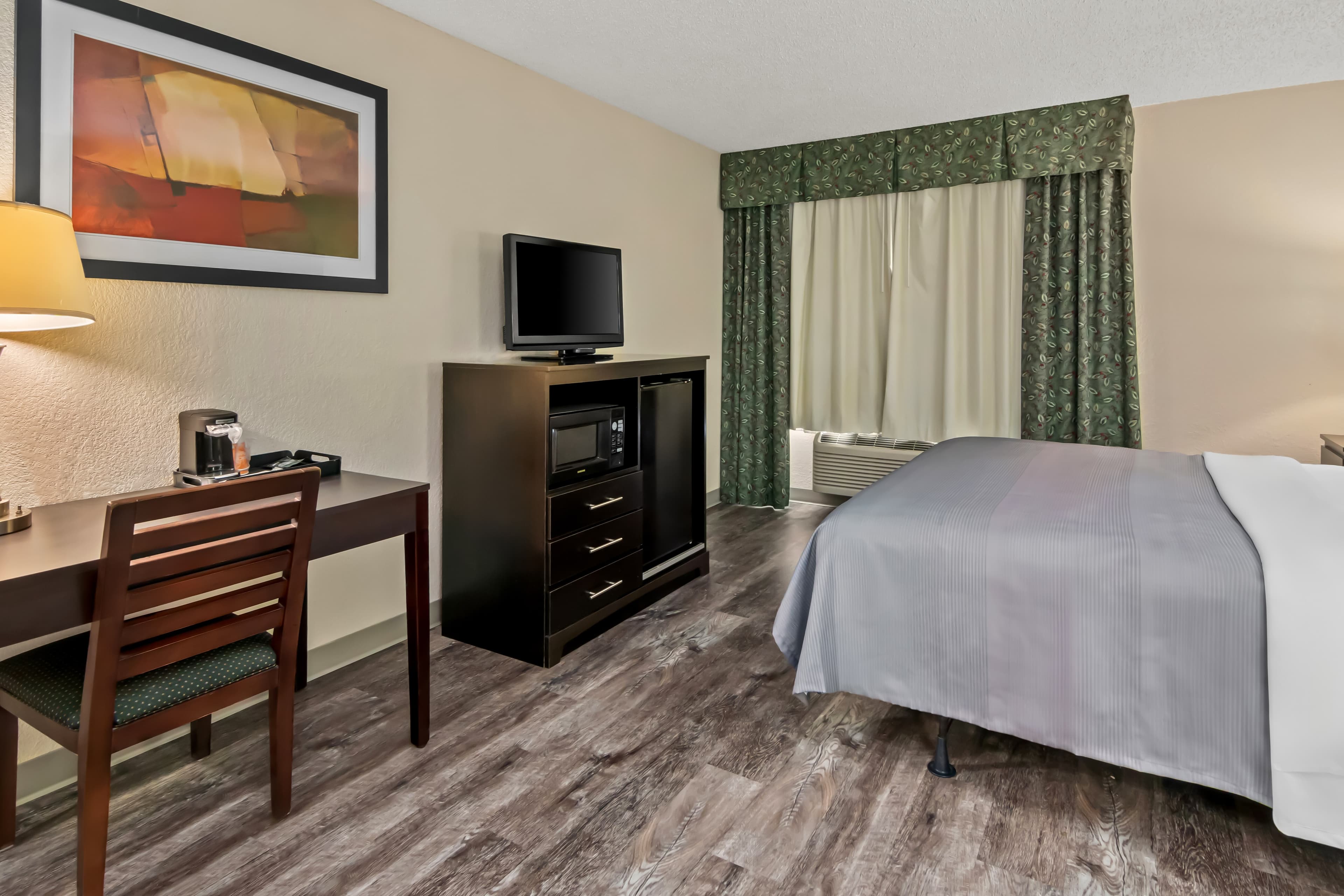 Quality Inn & Suites - Granbury - Image 3