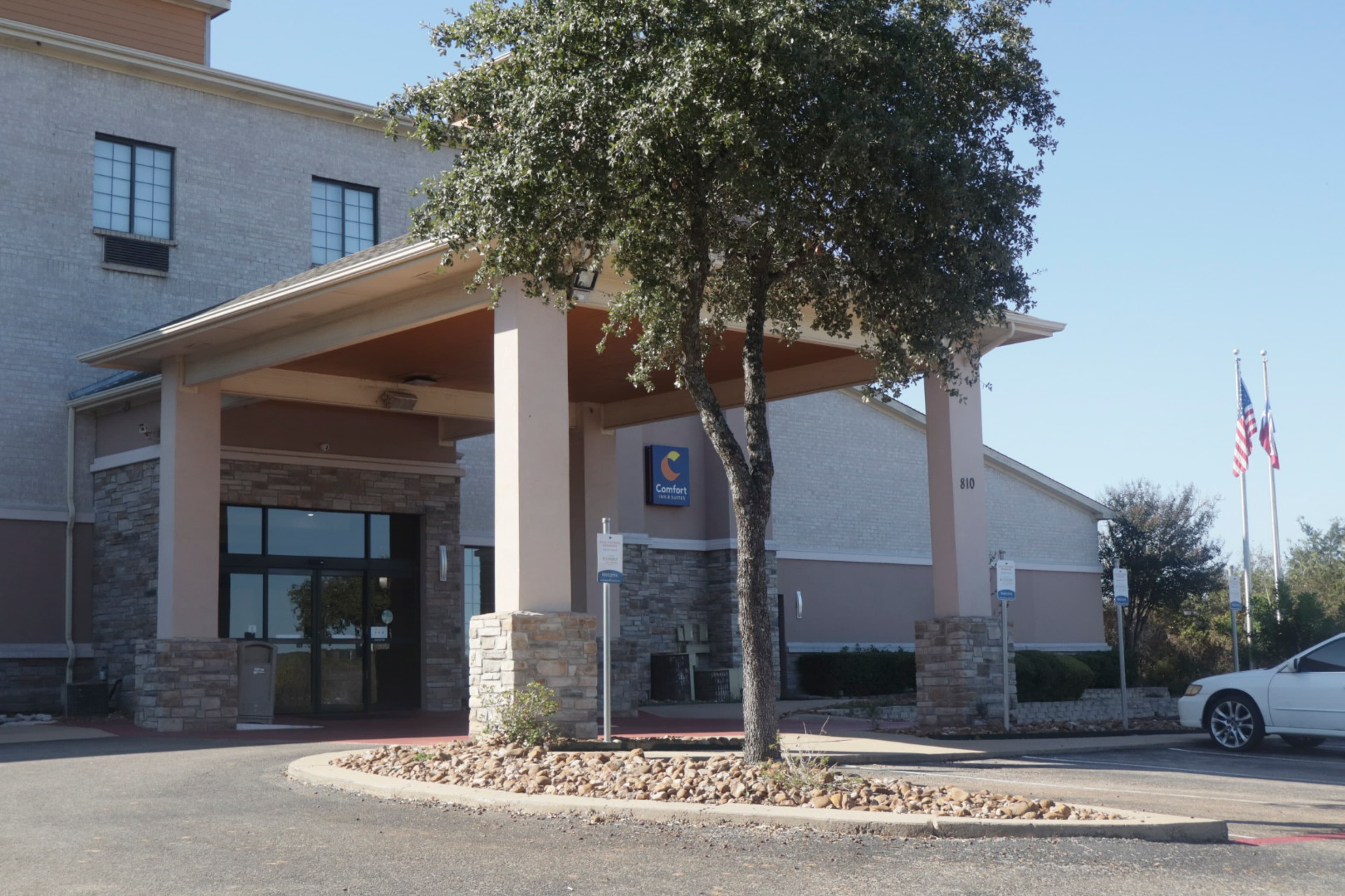 Comfort Inn & Suites Burnet - Image 1