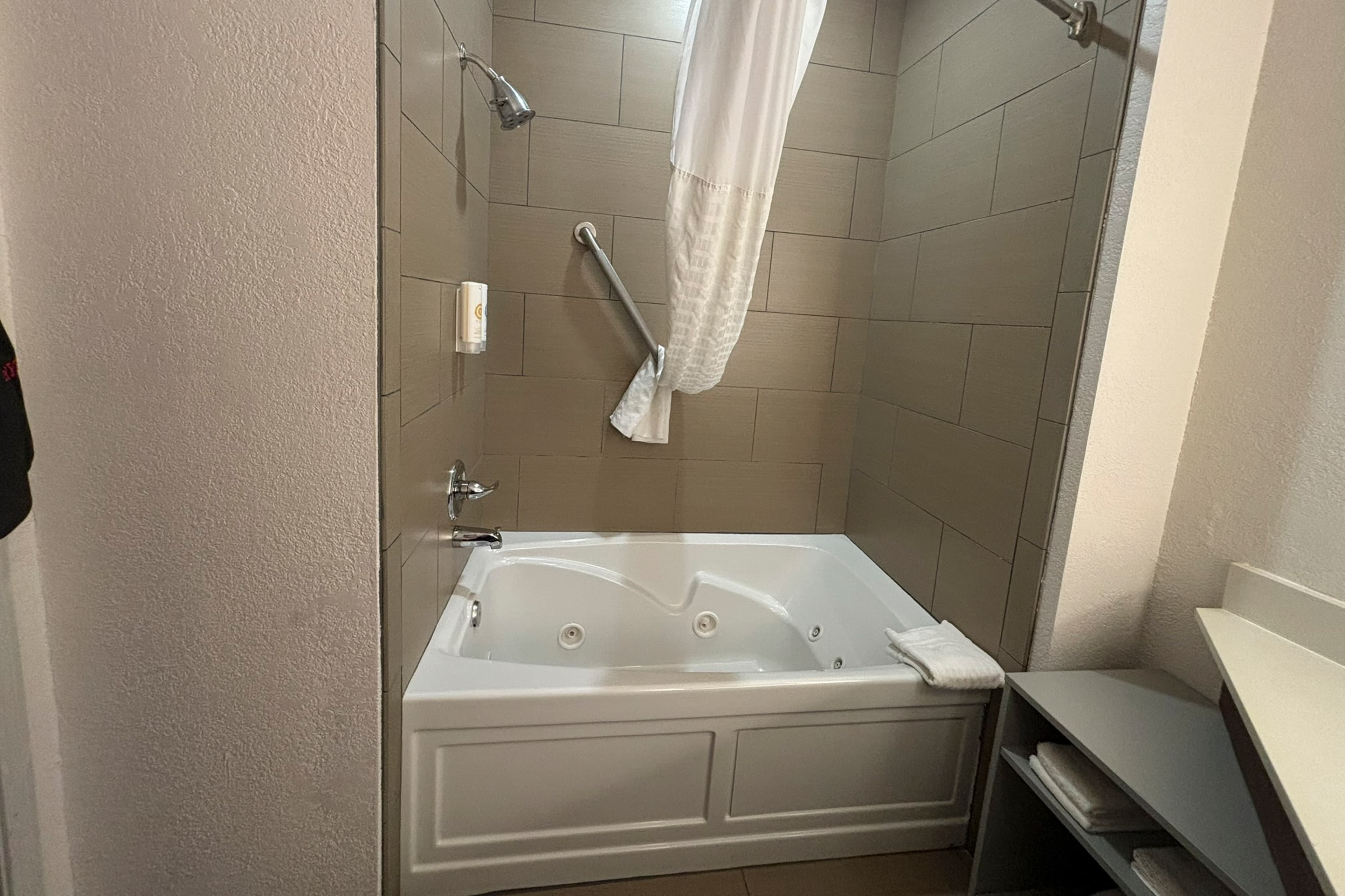Comfort Inn & Suites Burnet — 16