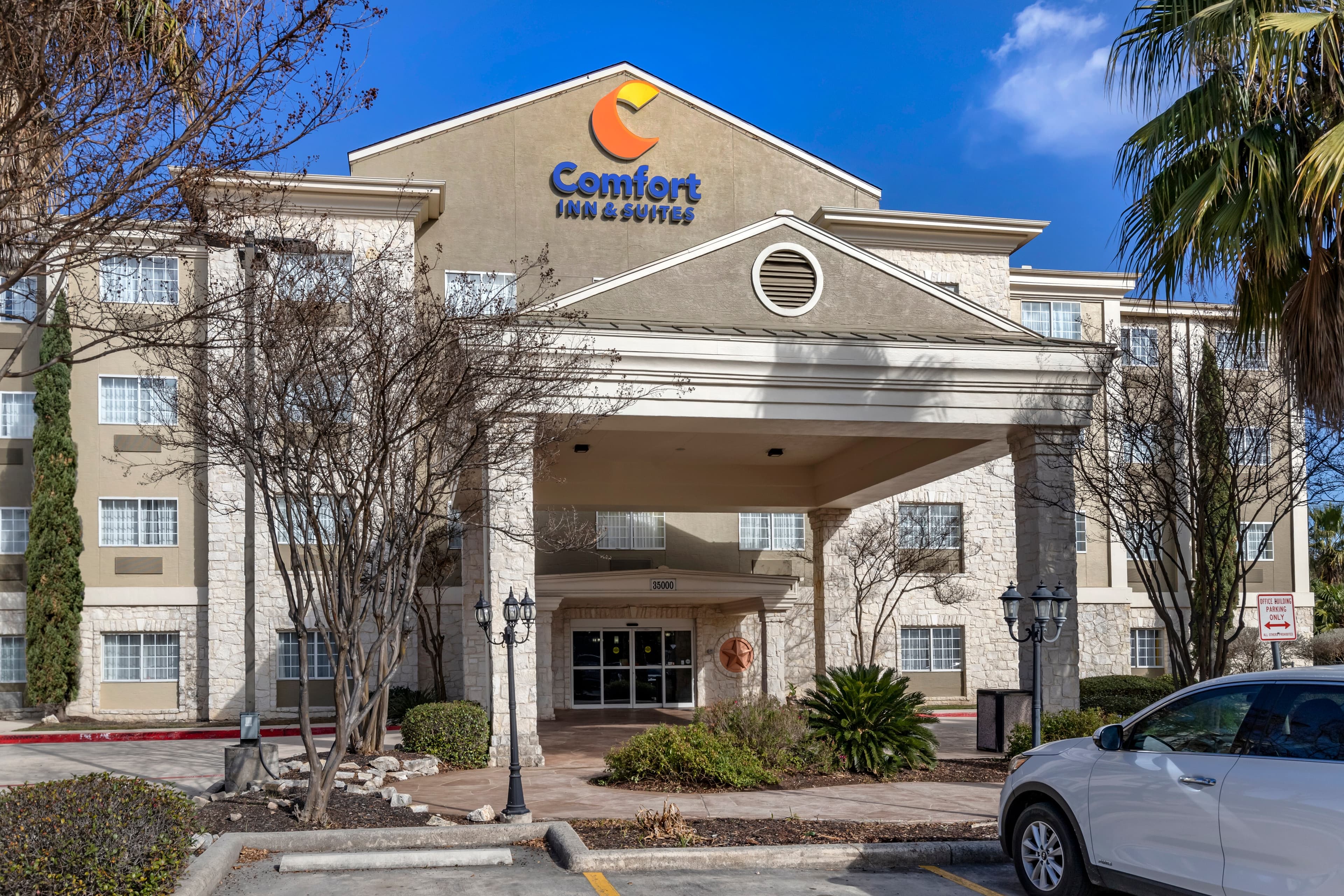 Comfort Inn & Suites Texas Hill Country - Image 1