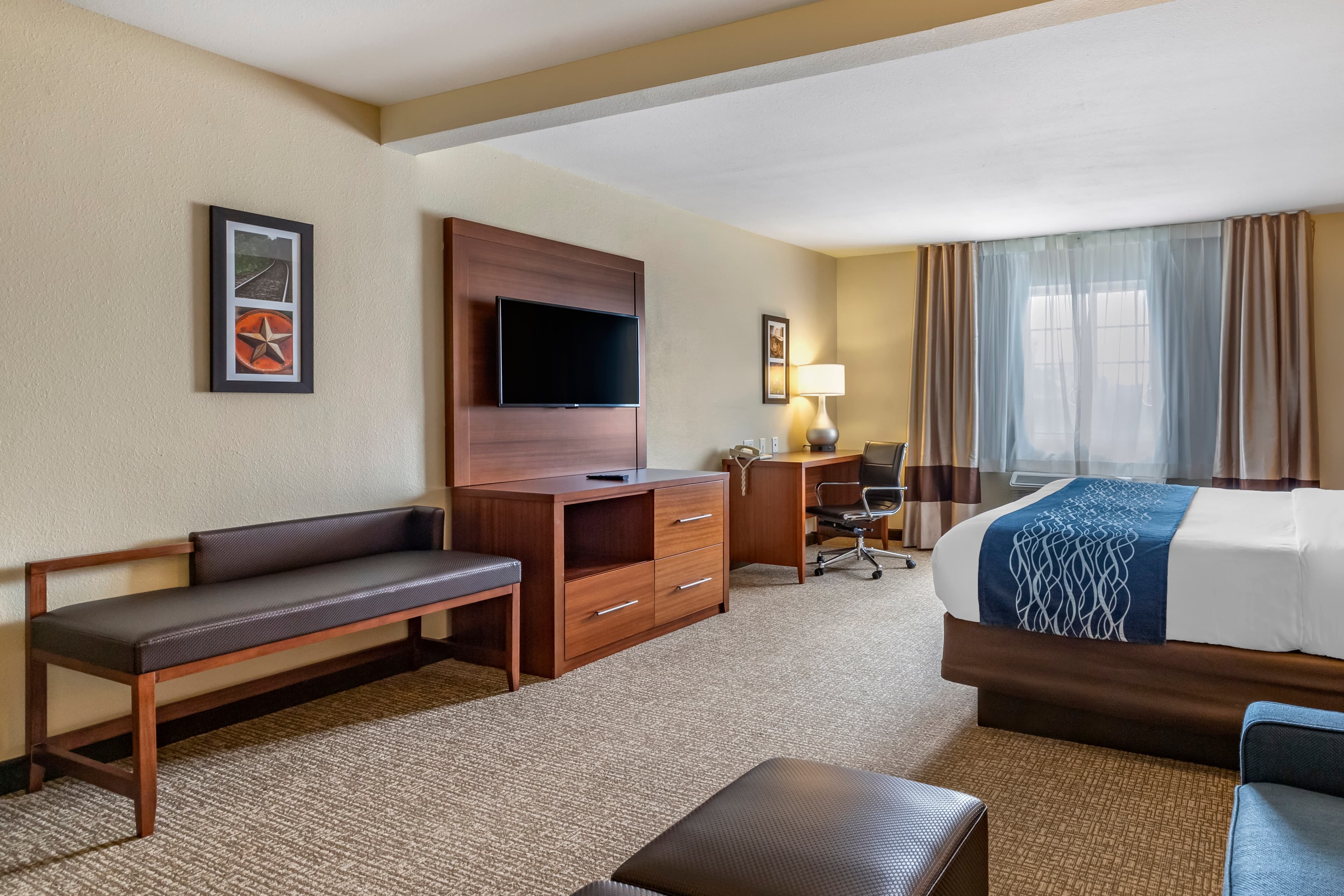 Comfort Inn & Suites Texas Hill Country - Image 4