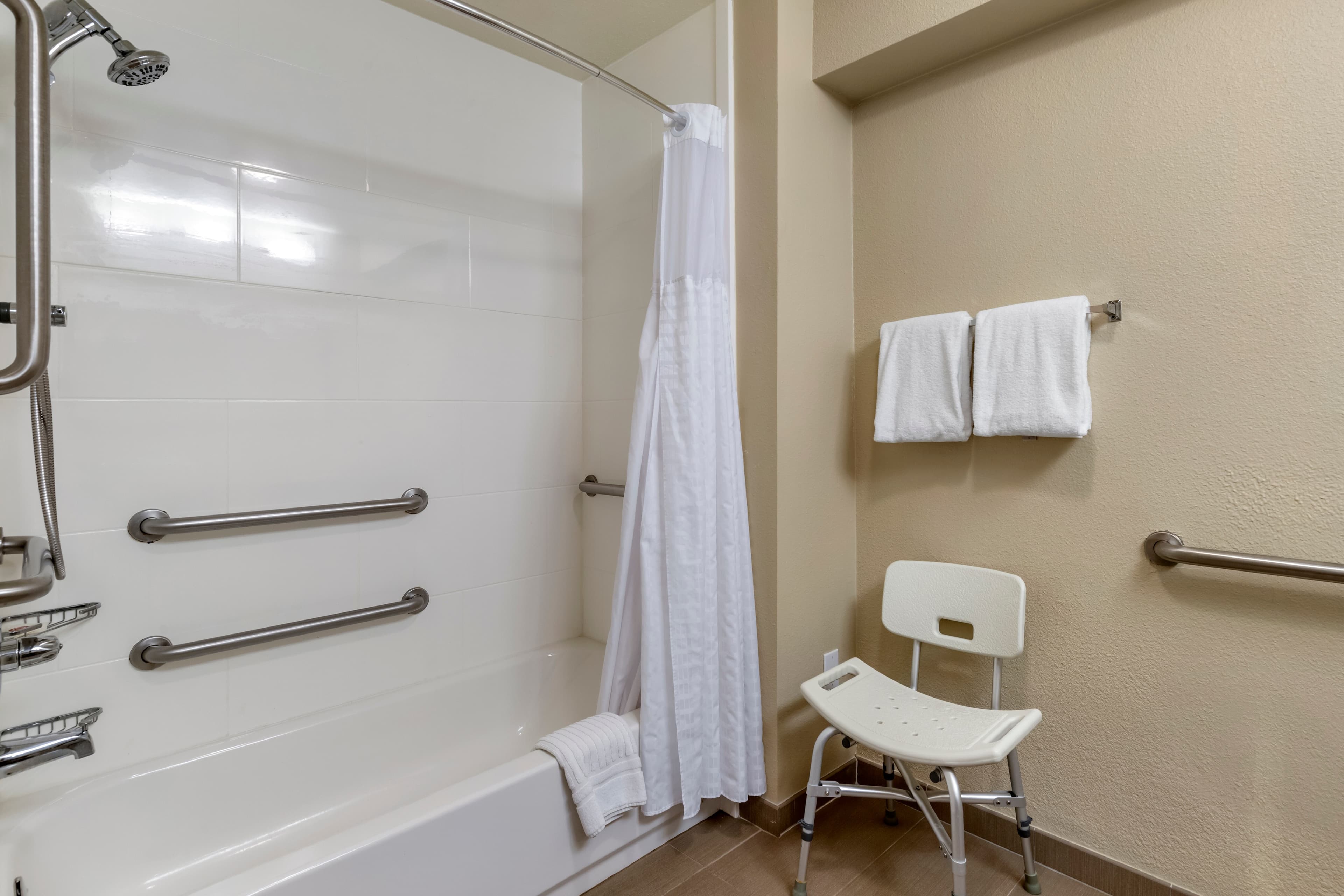 Comfort Inn & Suites Texas Hill Country - Image 5