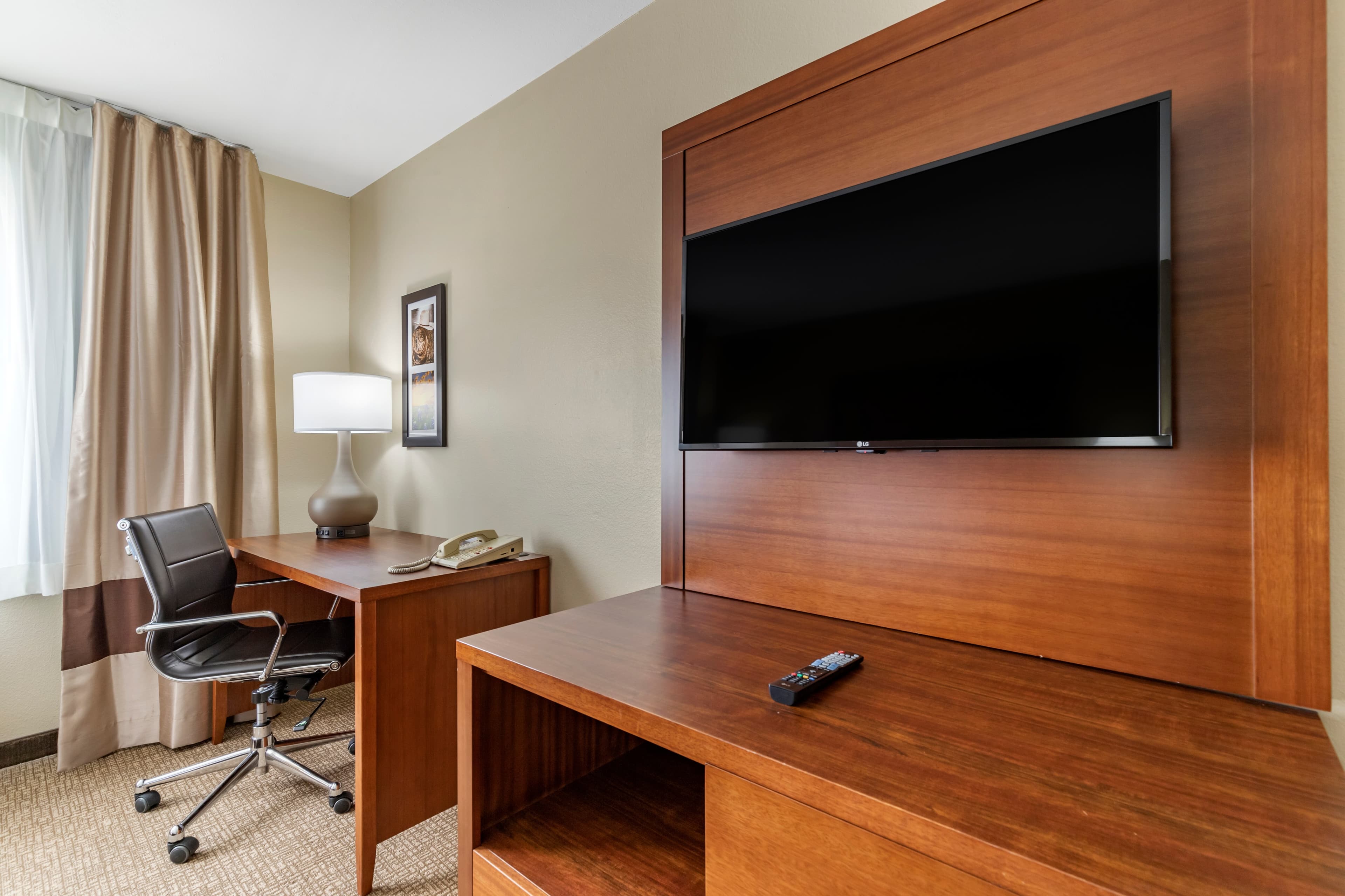 Comfort Inn & Suites Texas Hill Country — 7