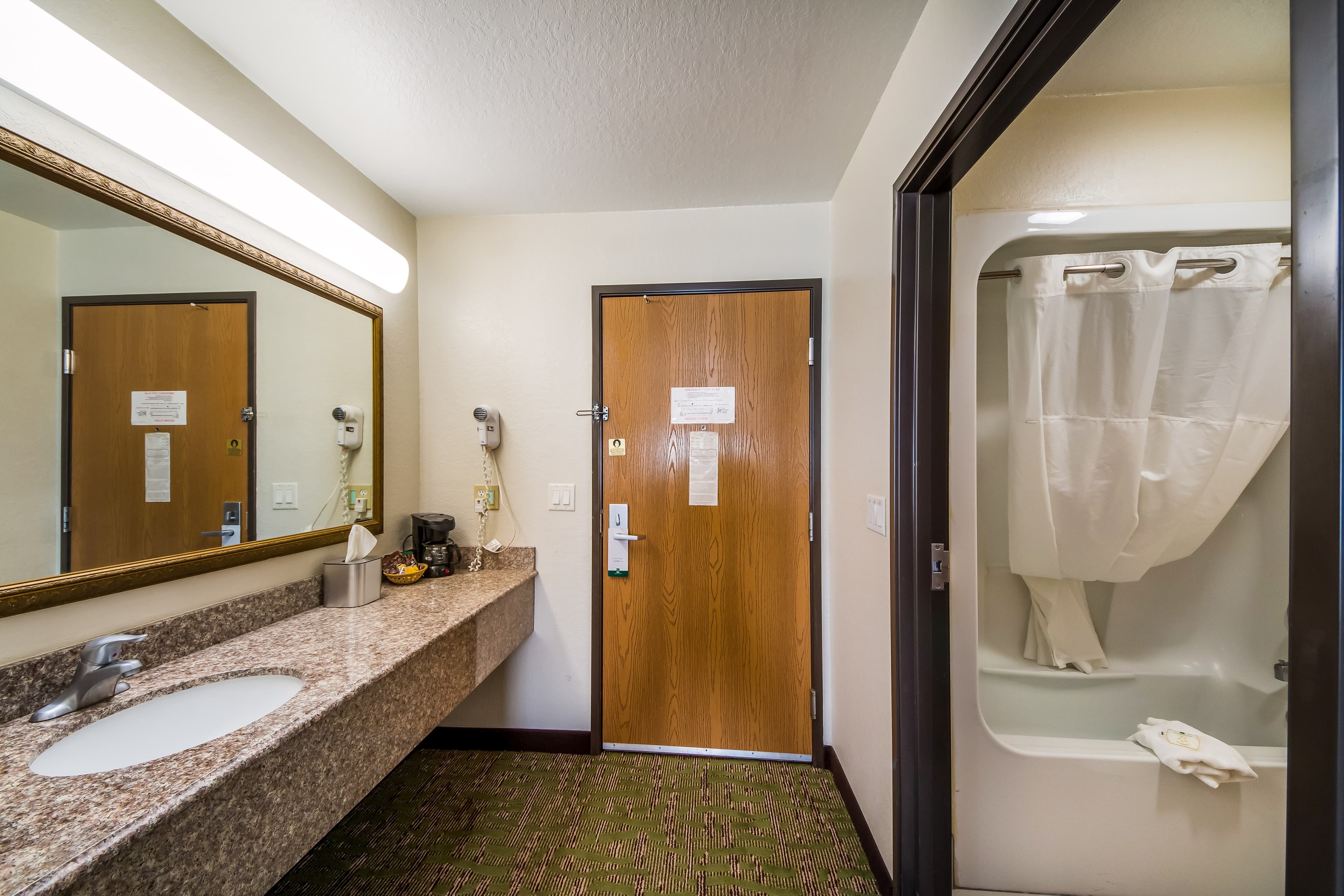 Quality Suites San Antonio Brooks City Base — 10