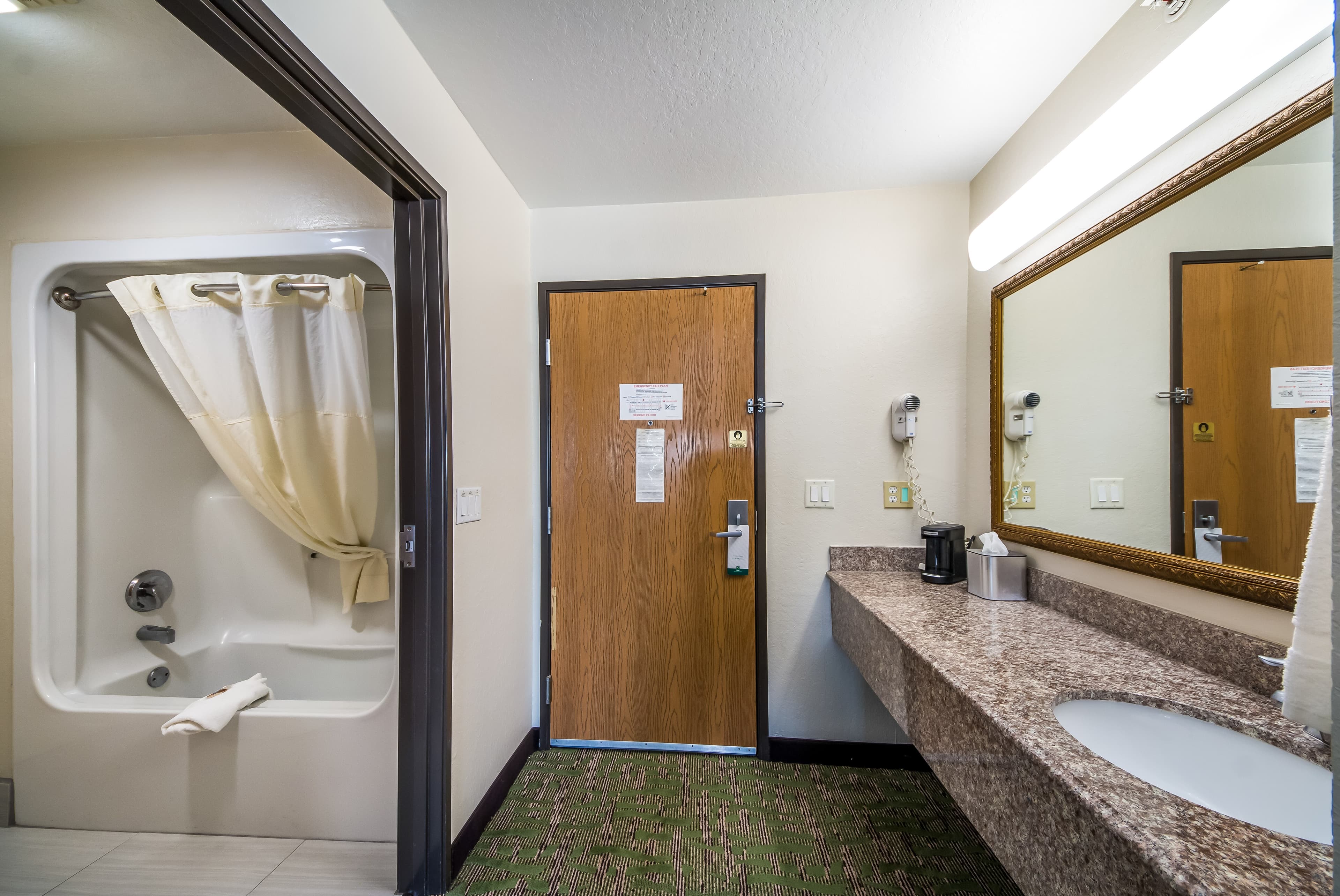 Quality Suites San Antonio Brooks City Base — 16