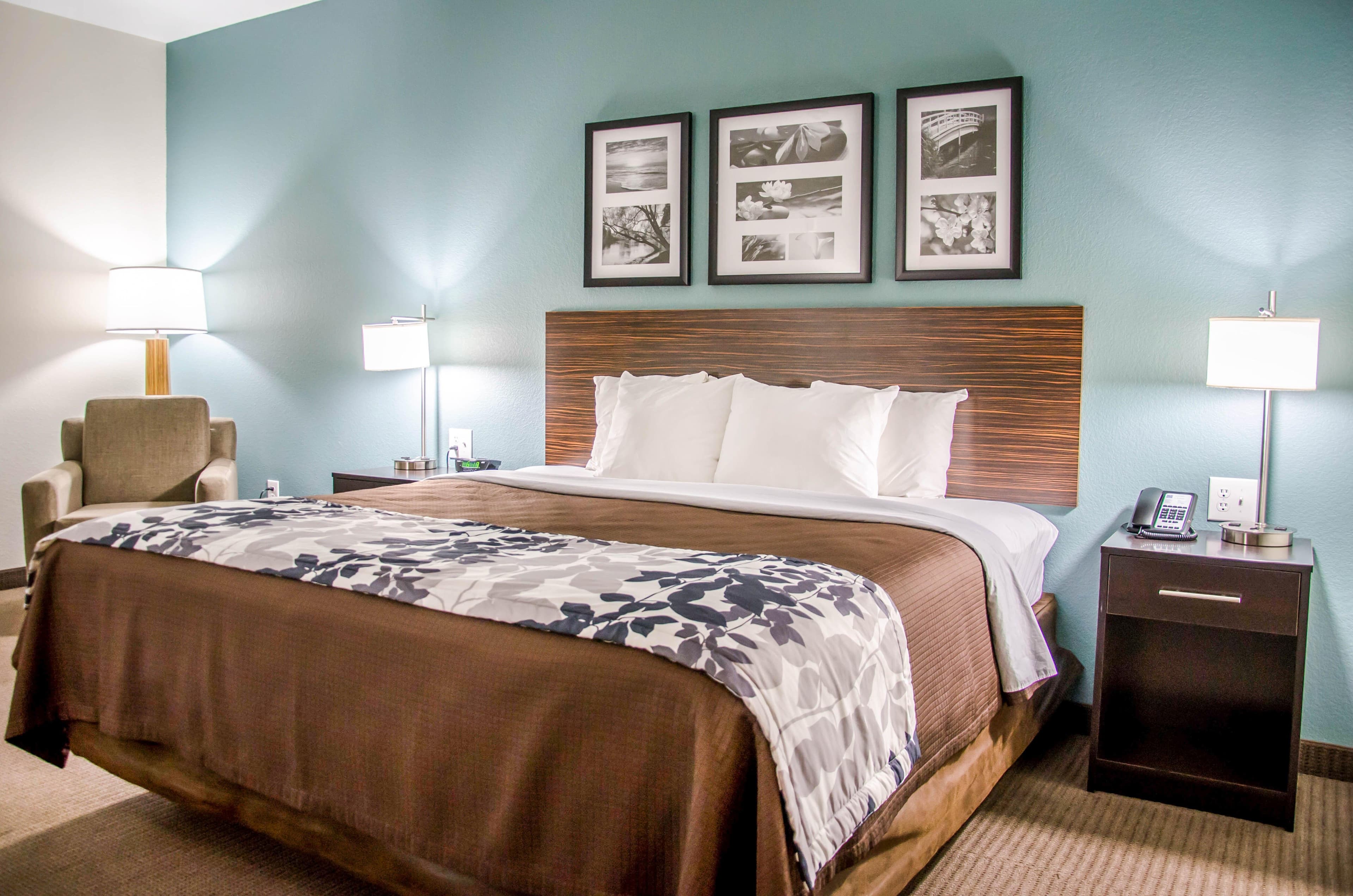 Sleep Inn & Suites Center - Image 1