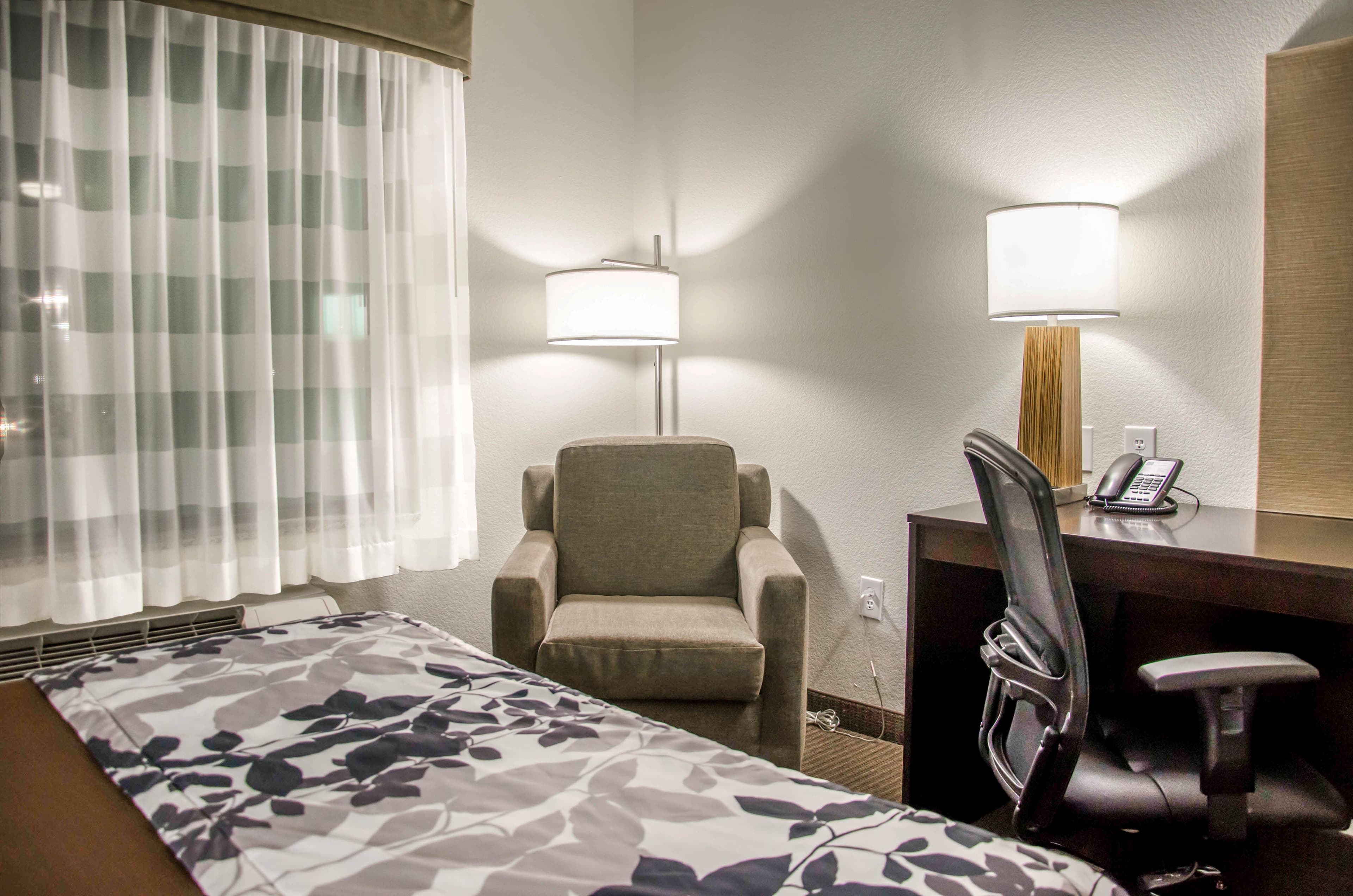 Sleep Inn & Suites Center - Image 4