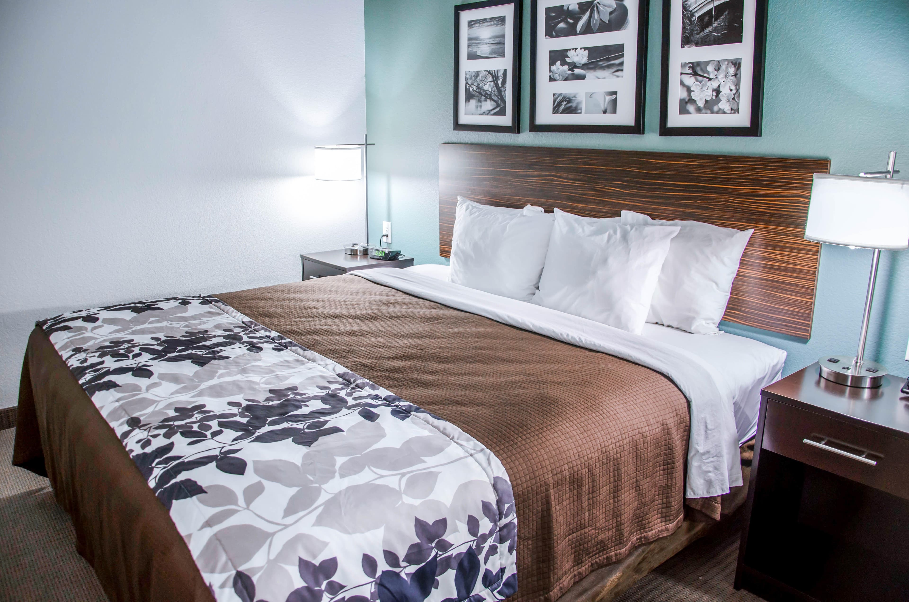 Sleep Inn & Suites Center — 7