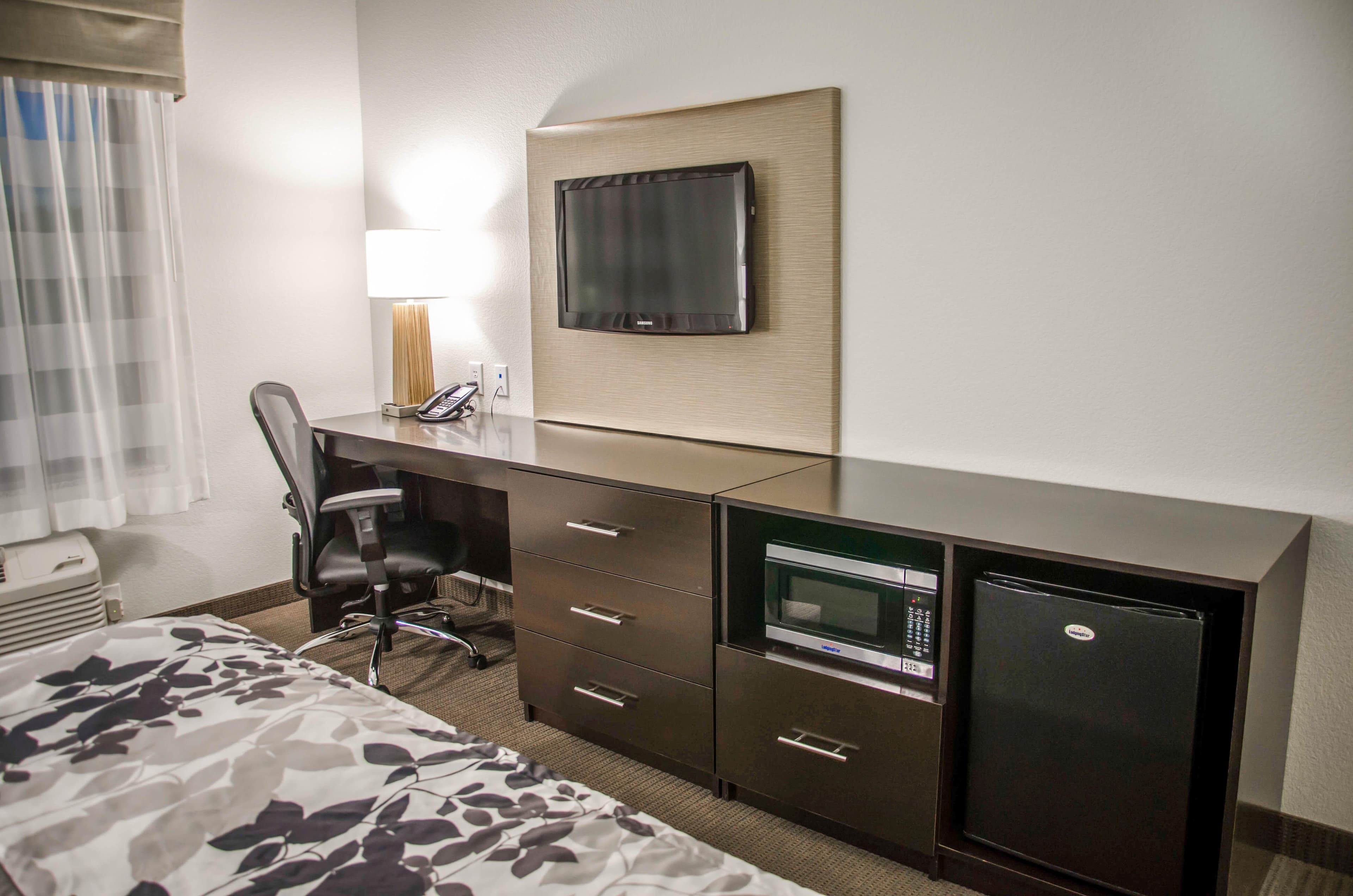 Sleep Inn & Suites Center — 8