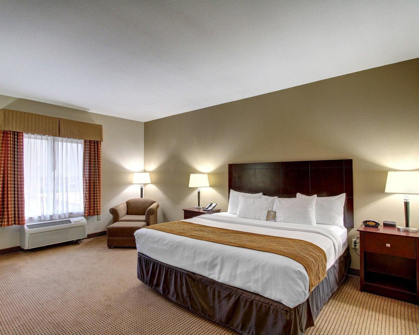 Comfort Inn & Suites Alvarado - Image 2