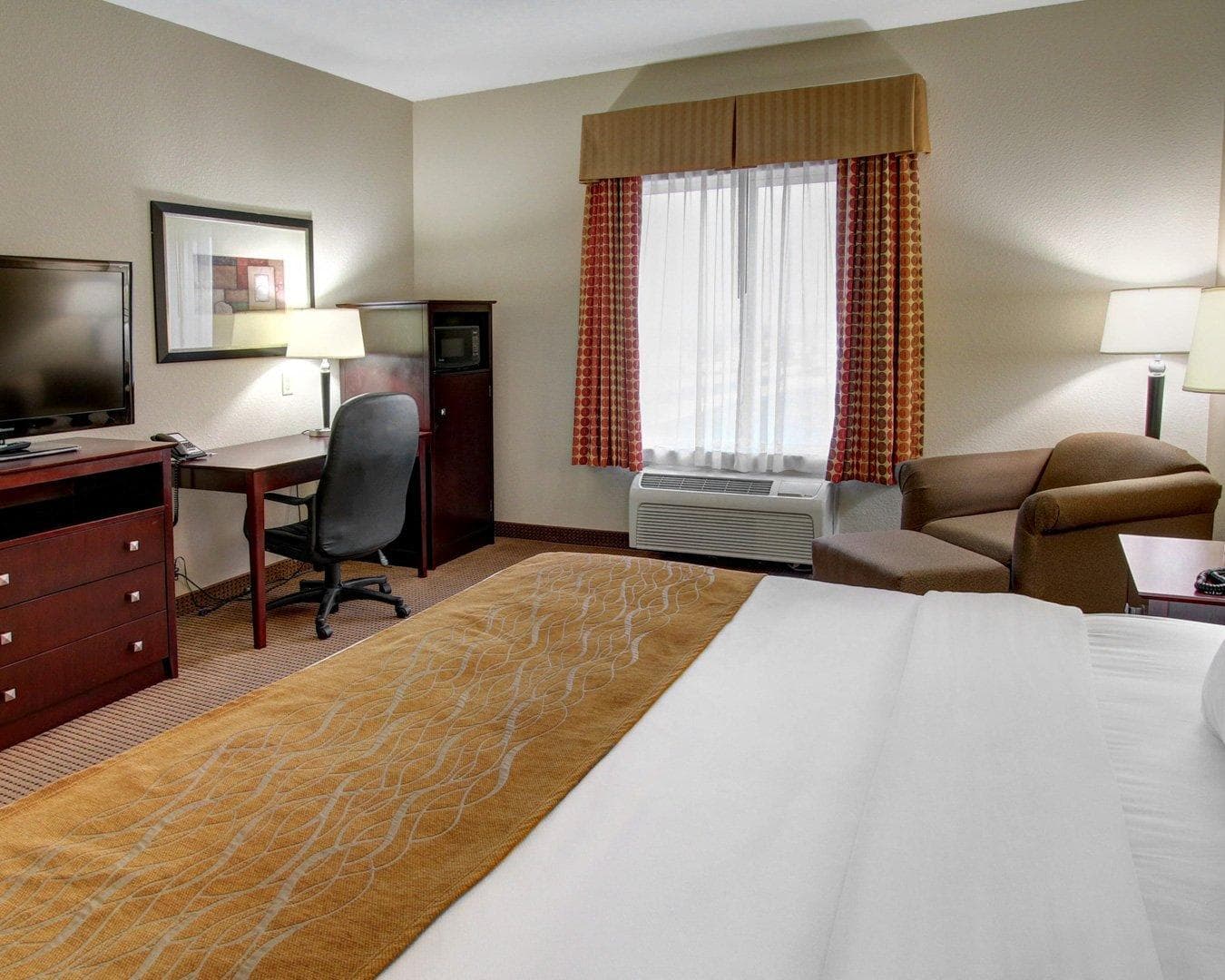 Comfort Inn & Suites Alvarado - Image 3