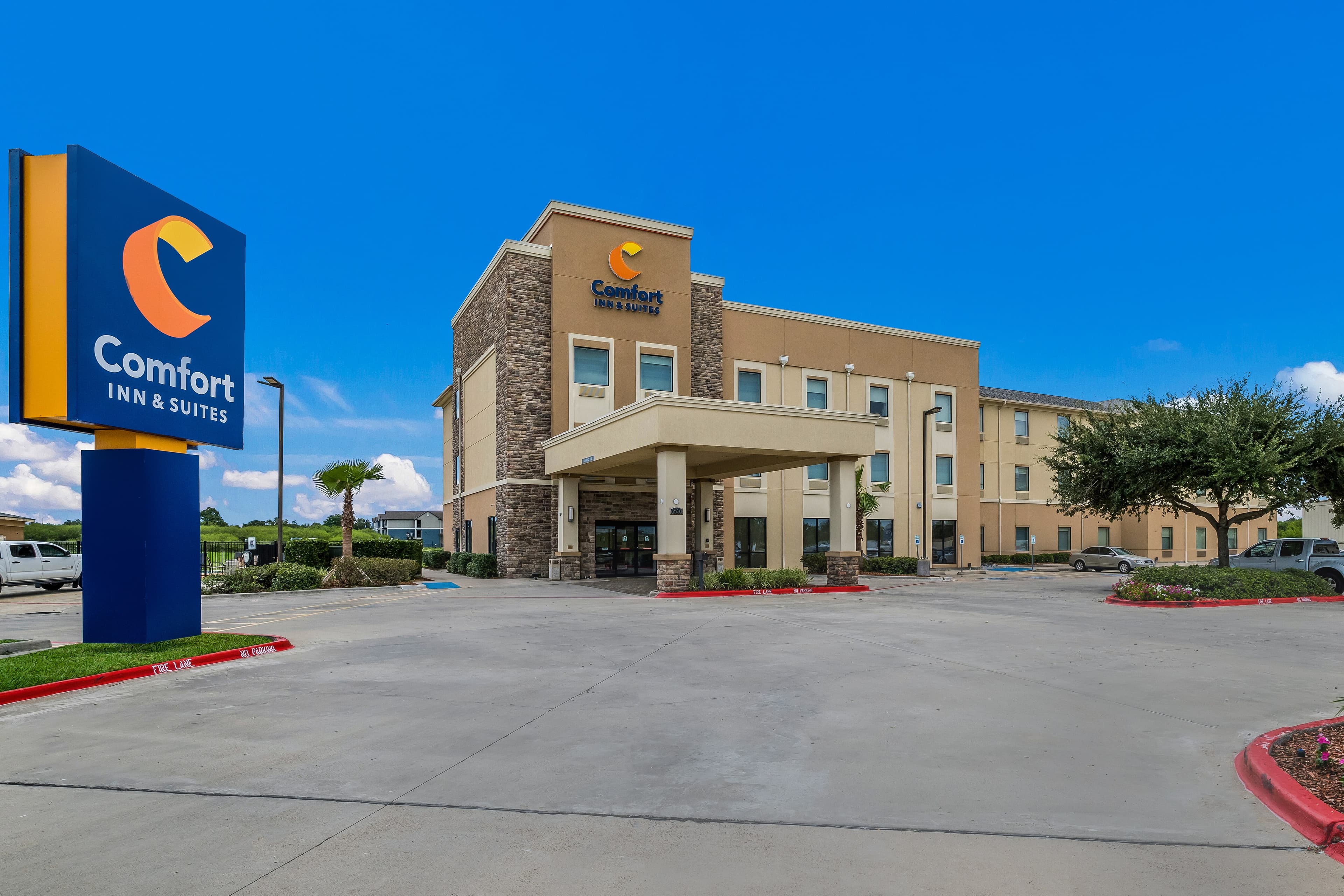 Comfort Inn & Suites Victoria North - Image 1