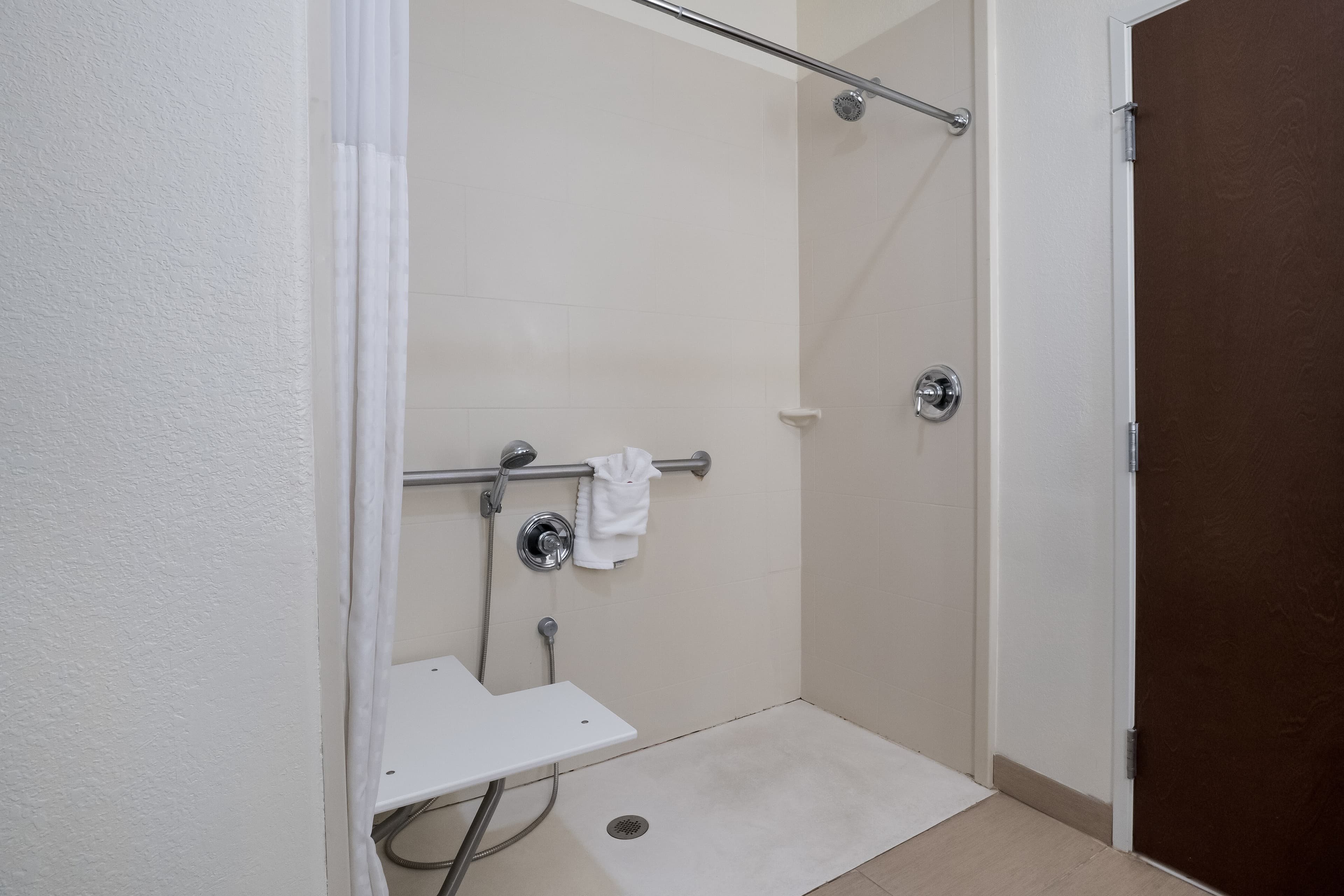 Comfort Inn & Suites Victoria North - Image 3