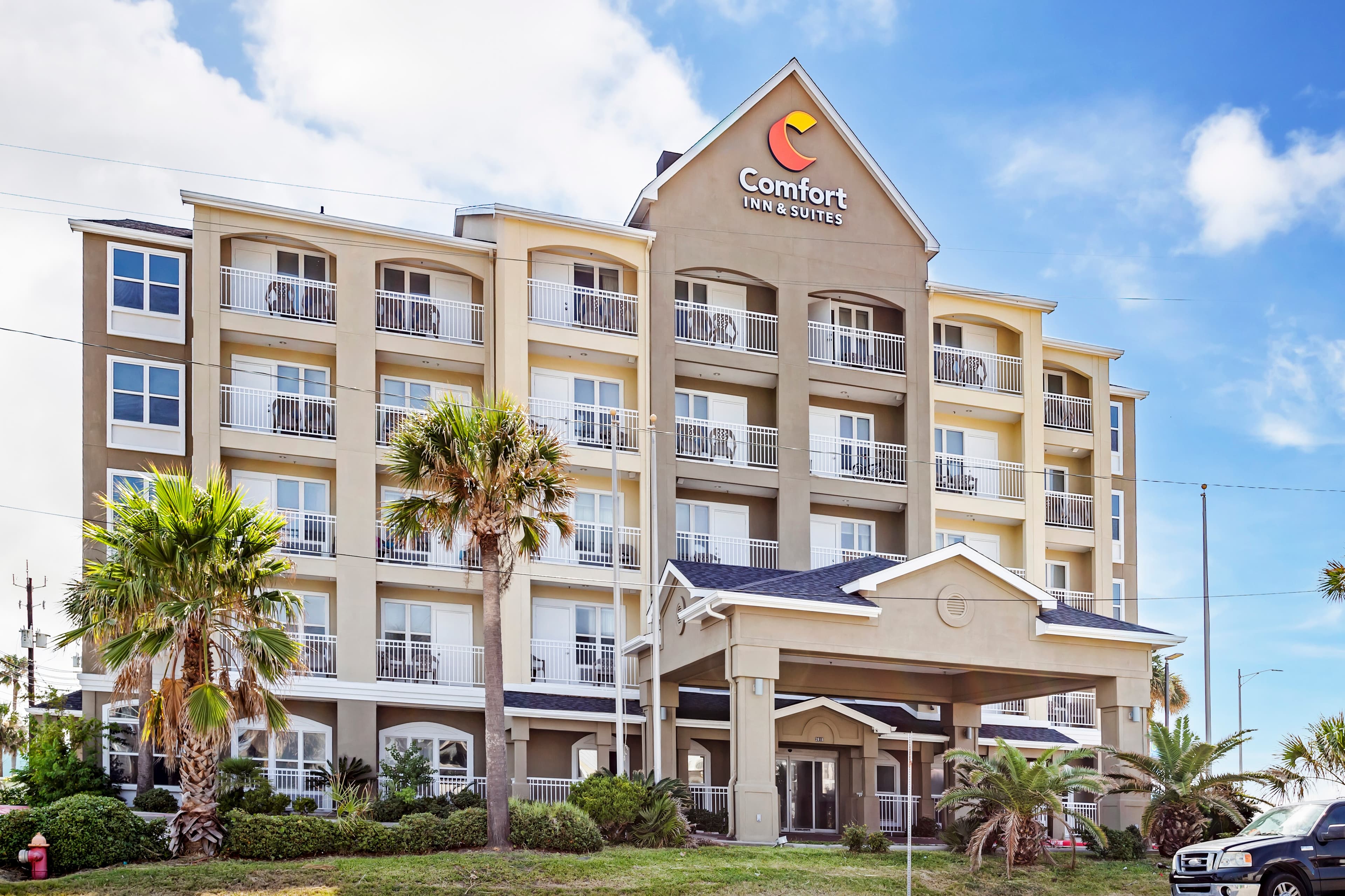 Comfort Inn & Suites Galveston Central Island near Pier - Image 1