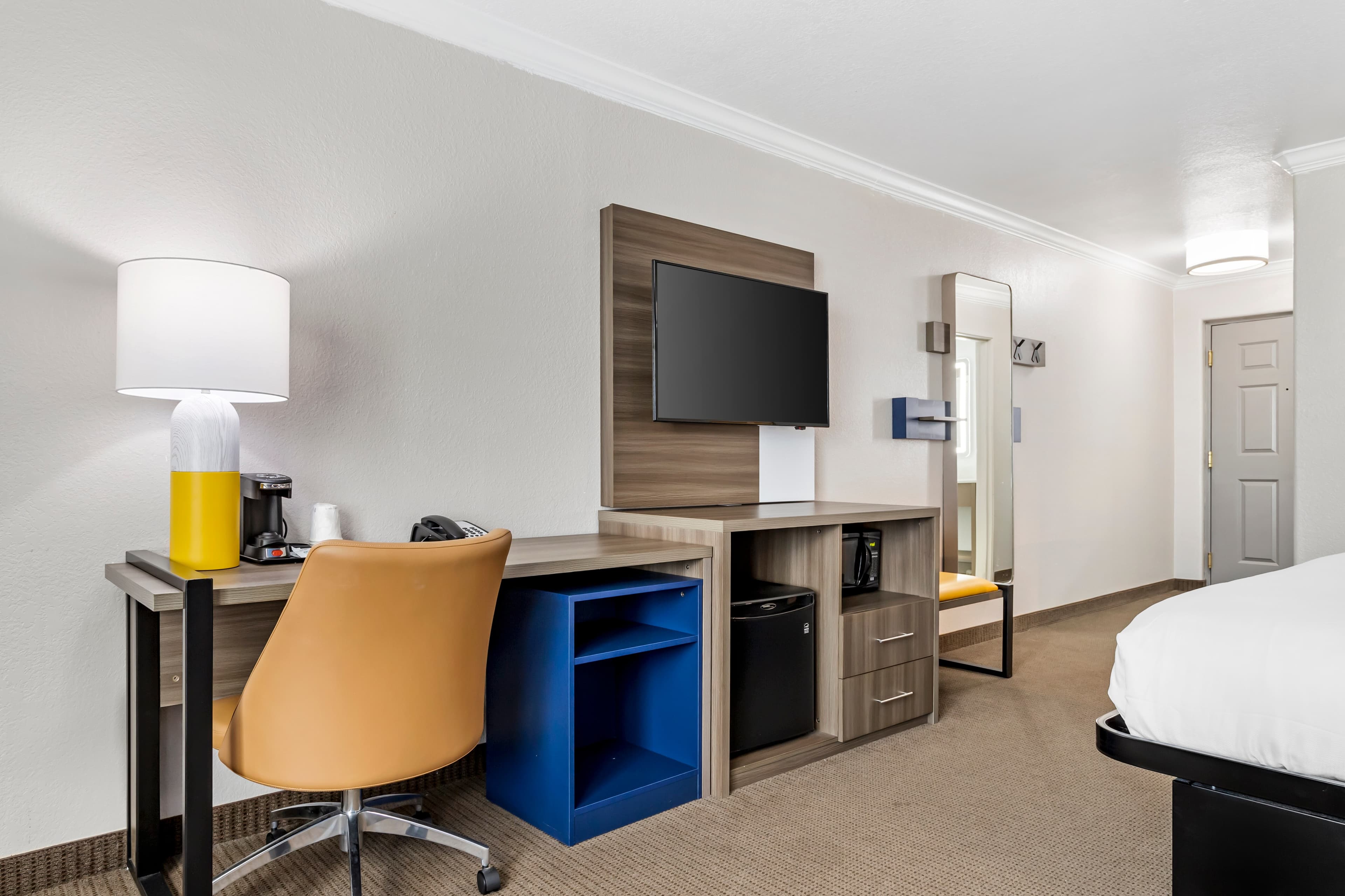 Comfort Inn & Suites Galveston Central Island near Pier - Image 4