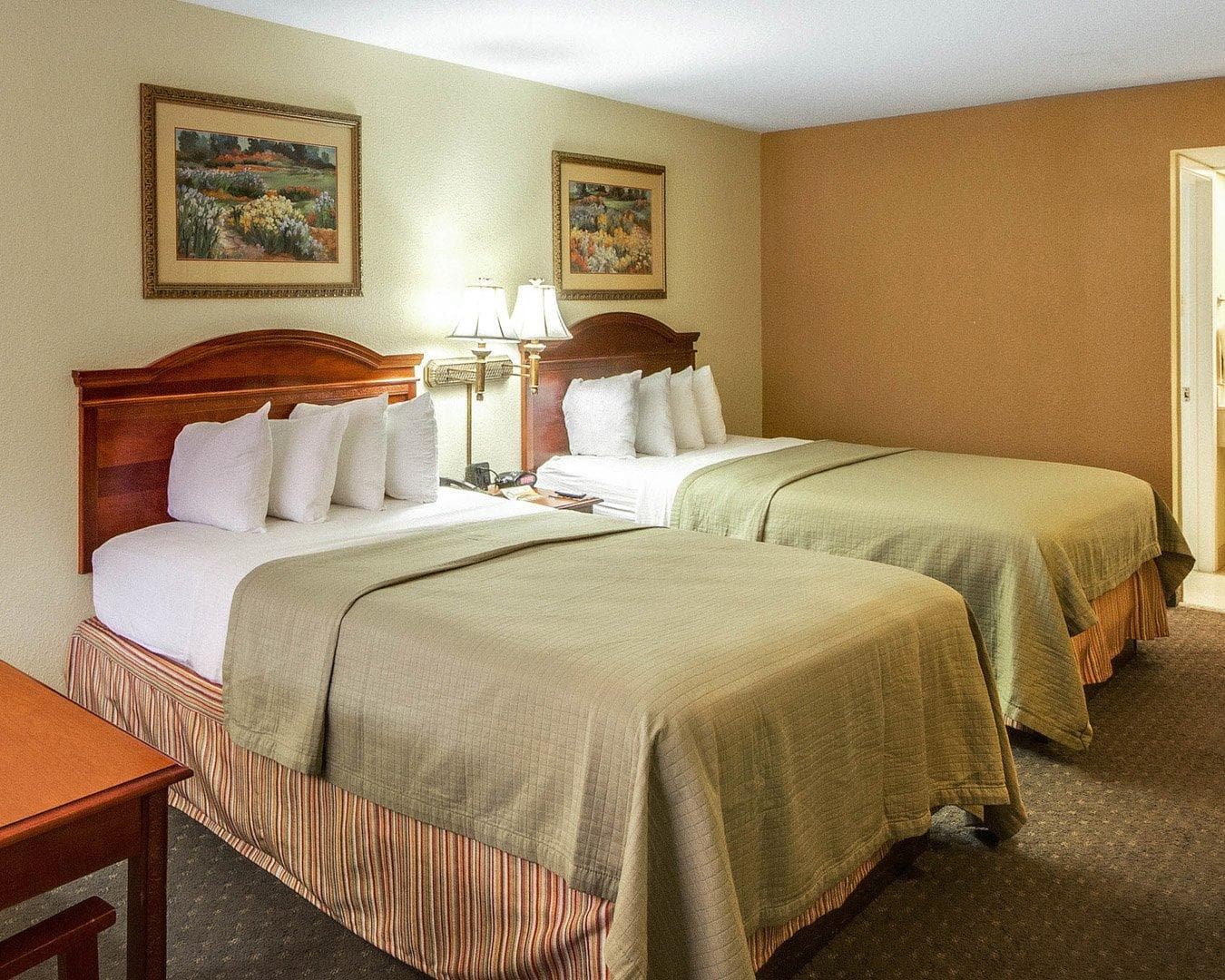 Econo Lodge Inn & Suites Eagle Pass - Image 2