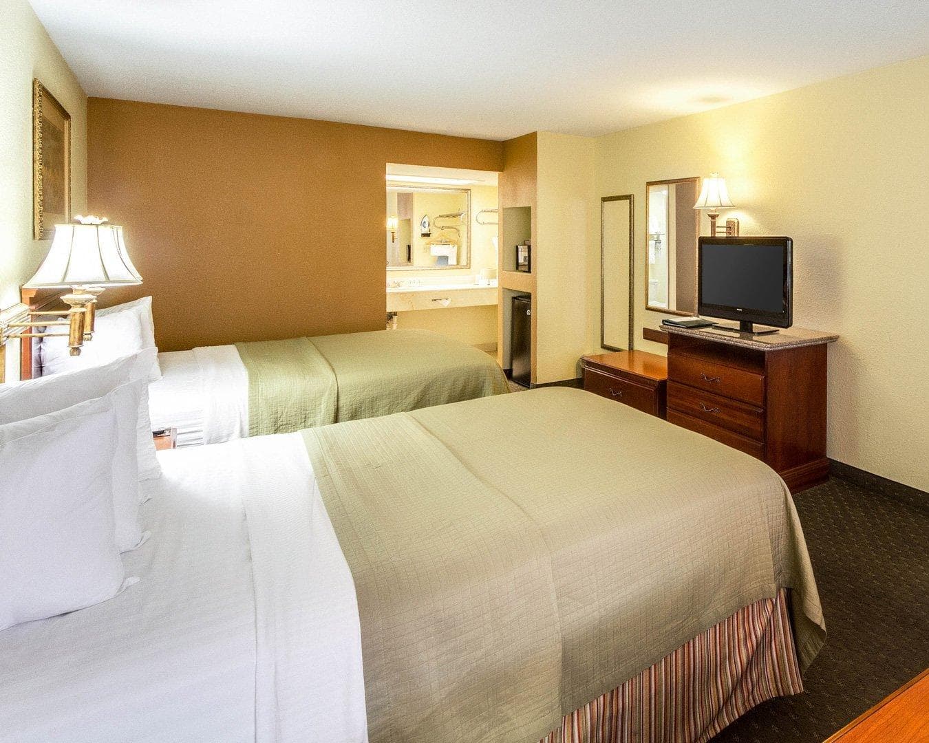 Econo Lodge Inn & Suites Eagle Pass - Image 3