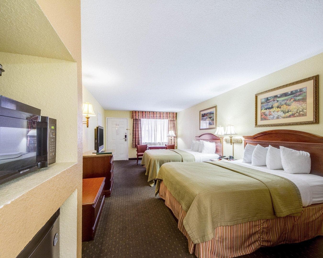 Econo Lodge Inn & Suites Eagle Pass - Image 5