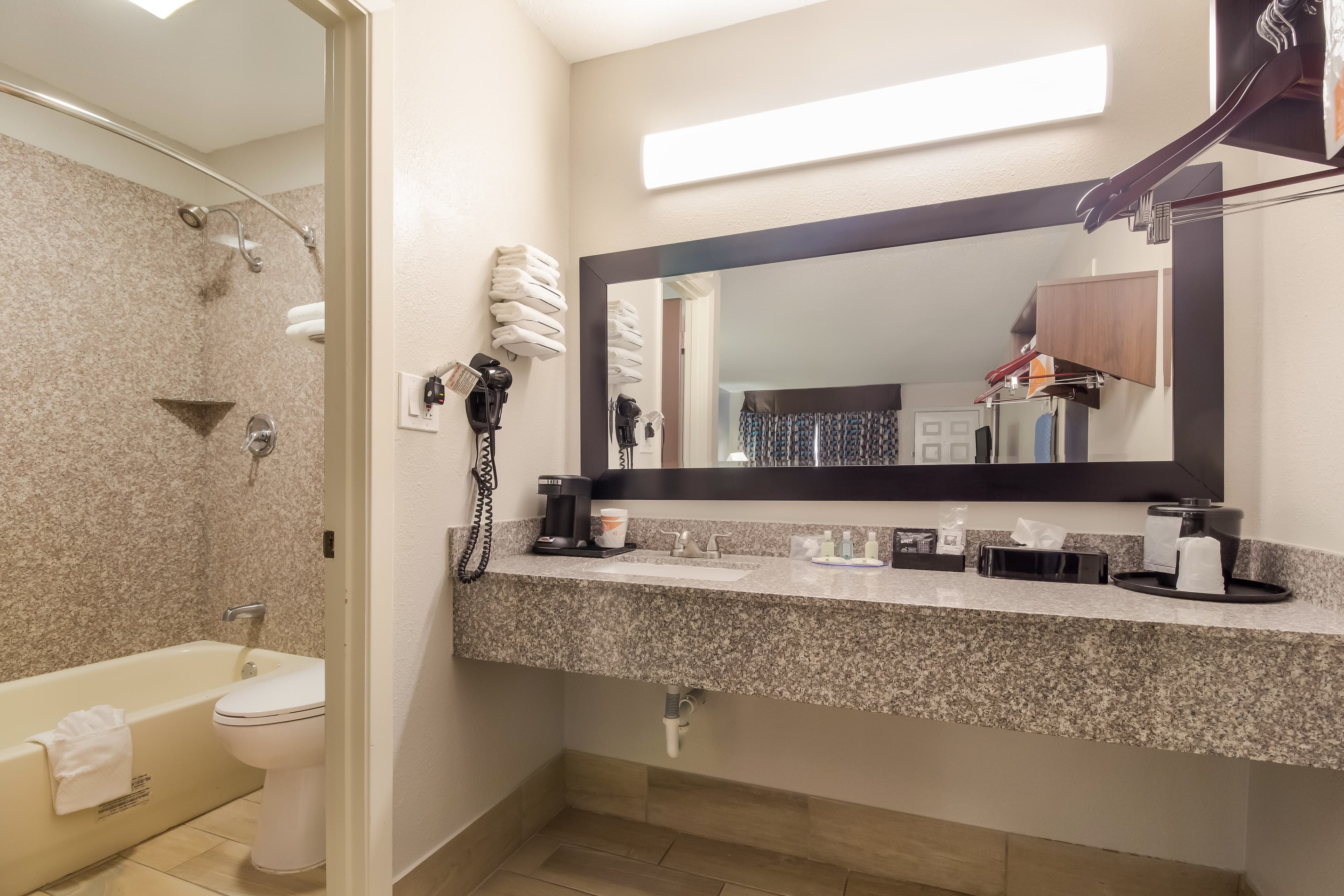 Quality Inn Madisonville - Image 3