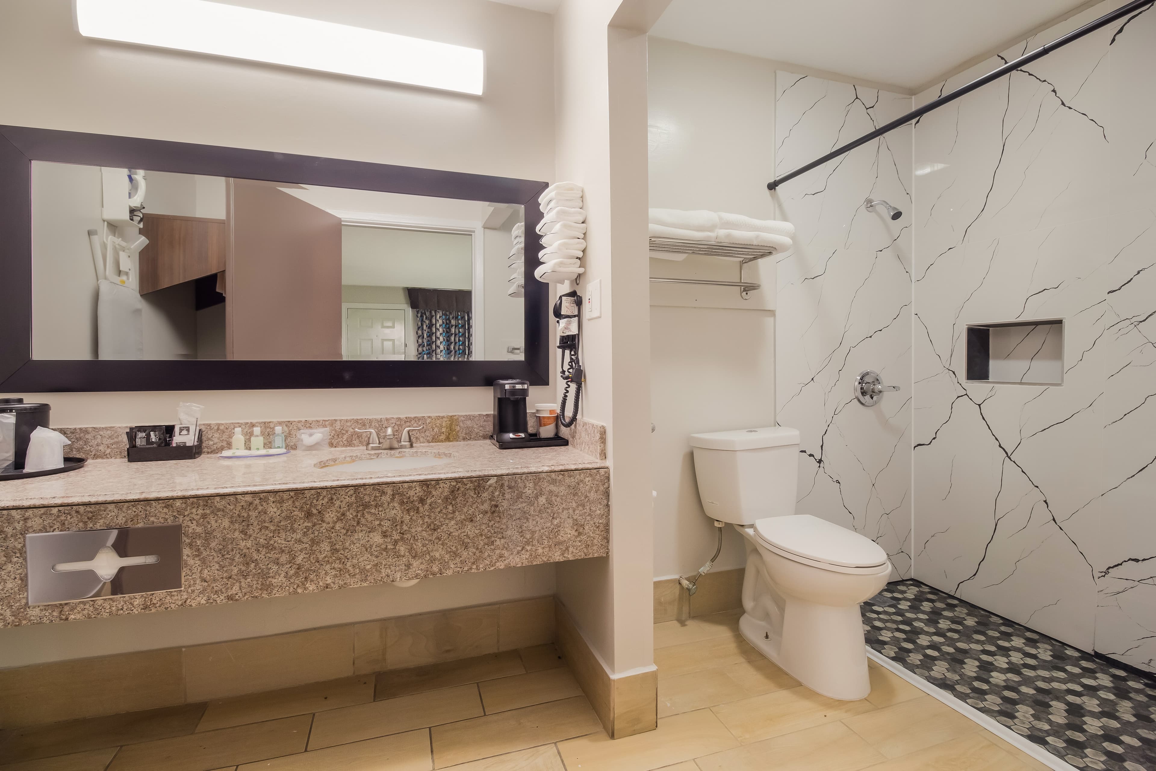 Quality Inn Madisonville - Image 5
