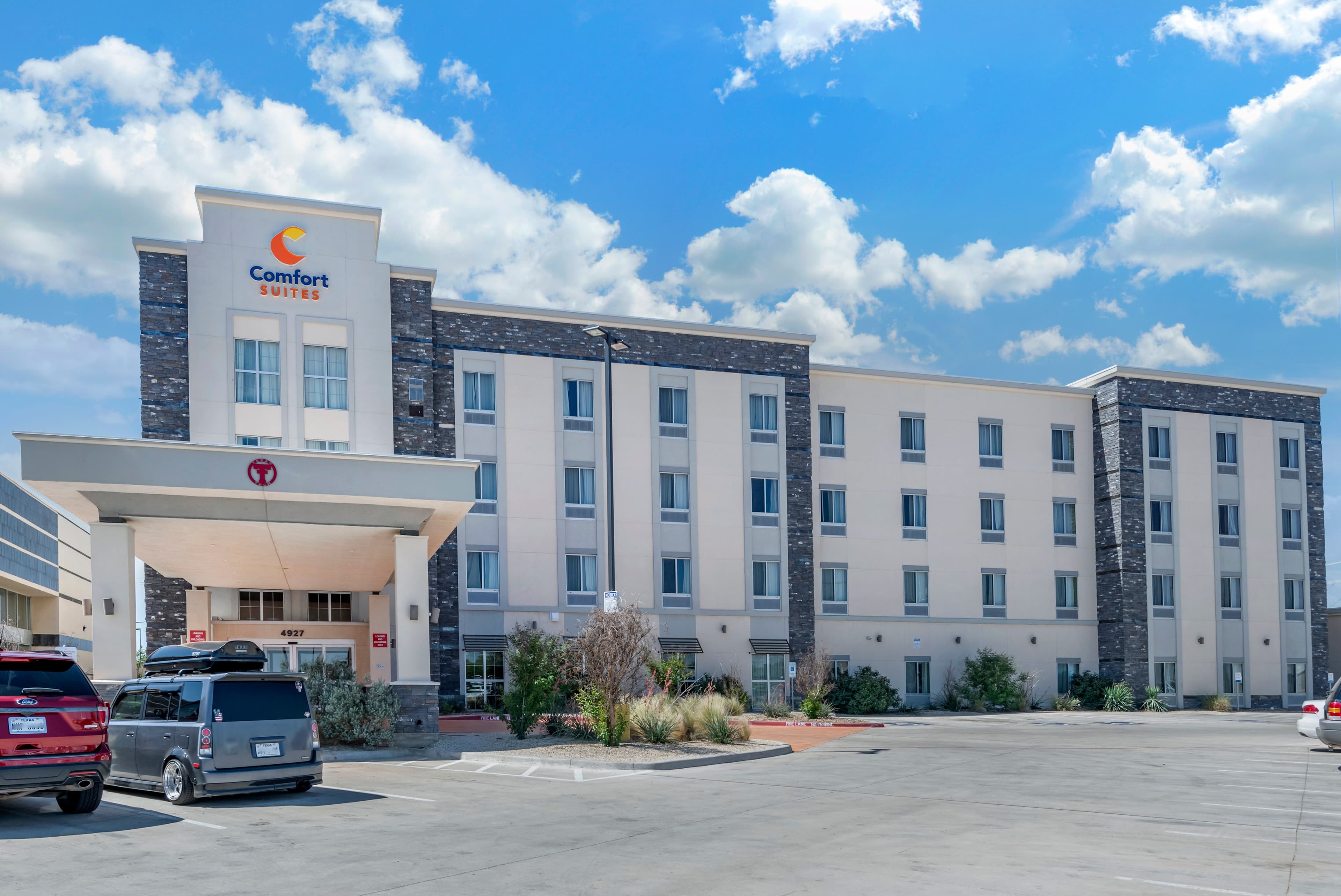 Comfort Suites University - Image 1