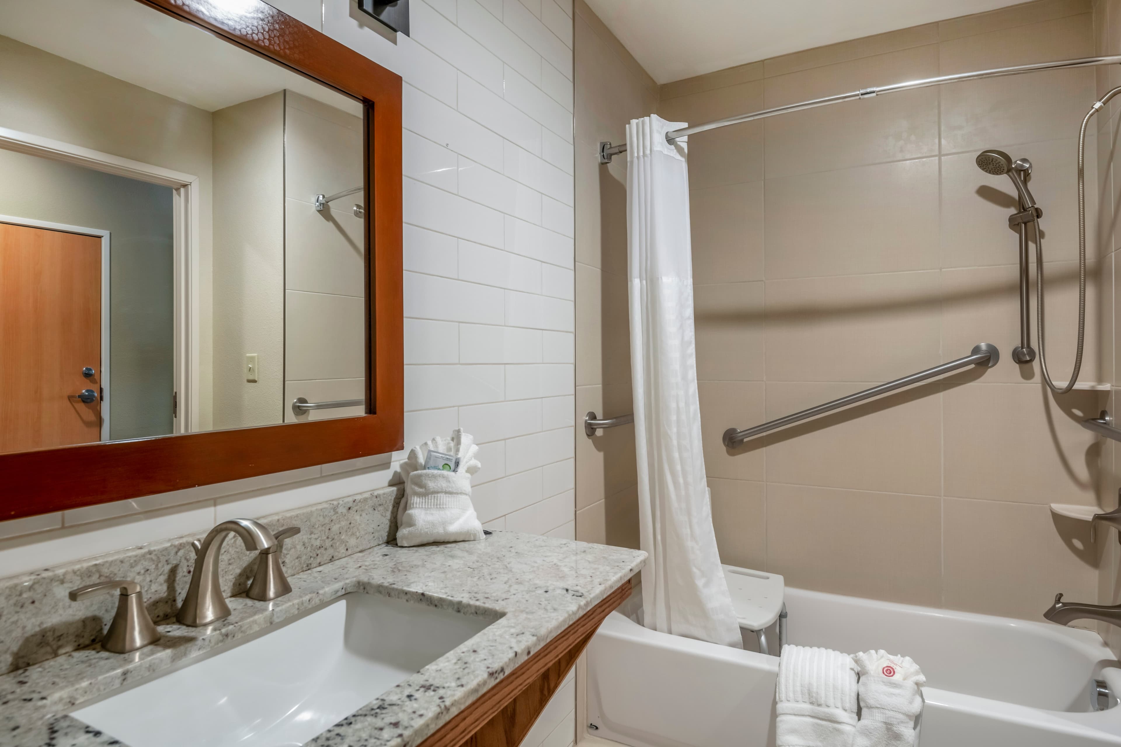 Comfort Suites University - Image 5