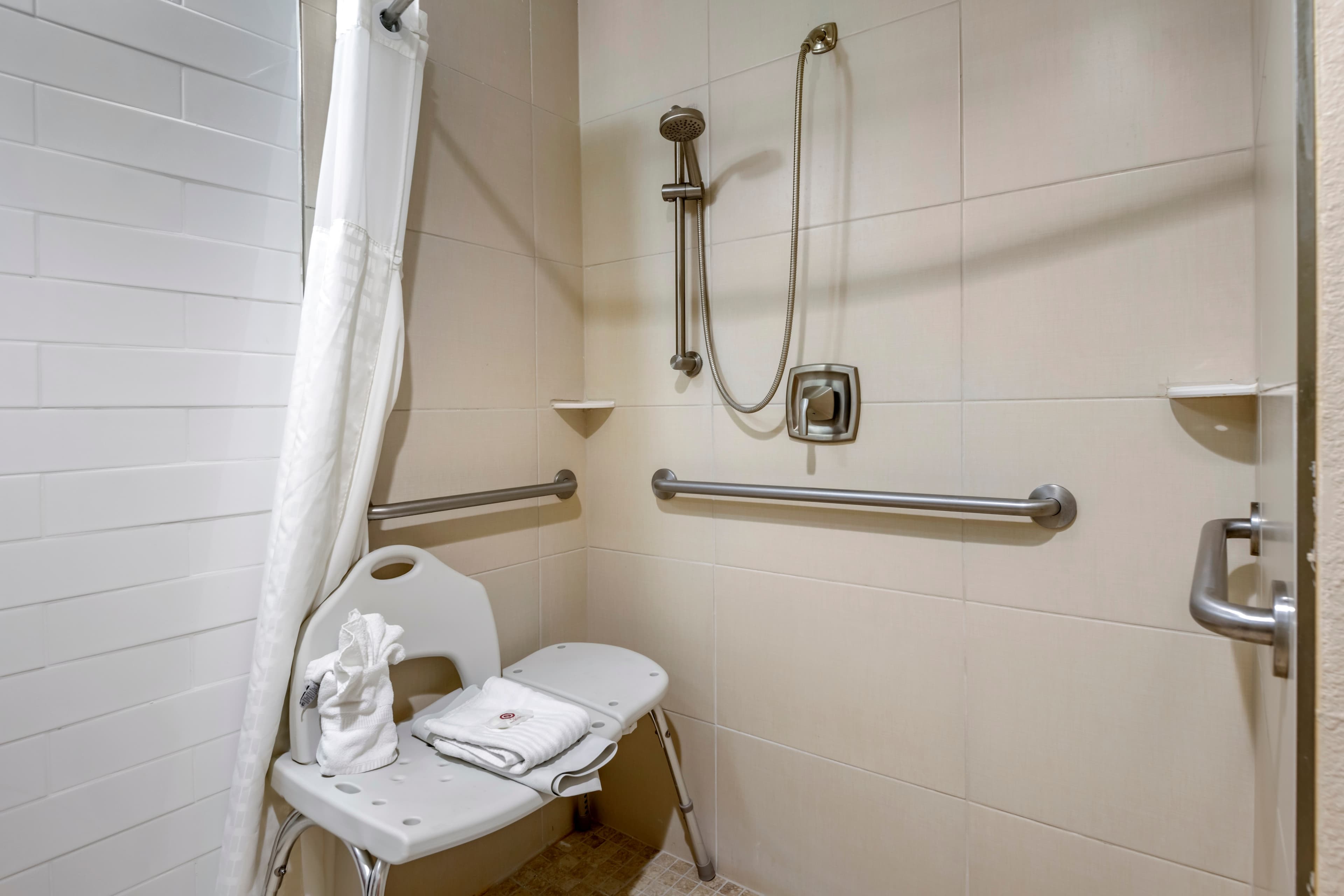 Comfort Suites University — 9