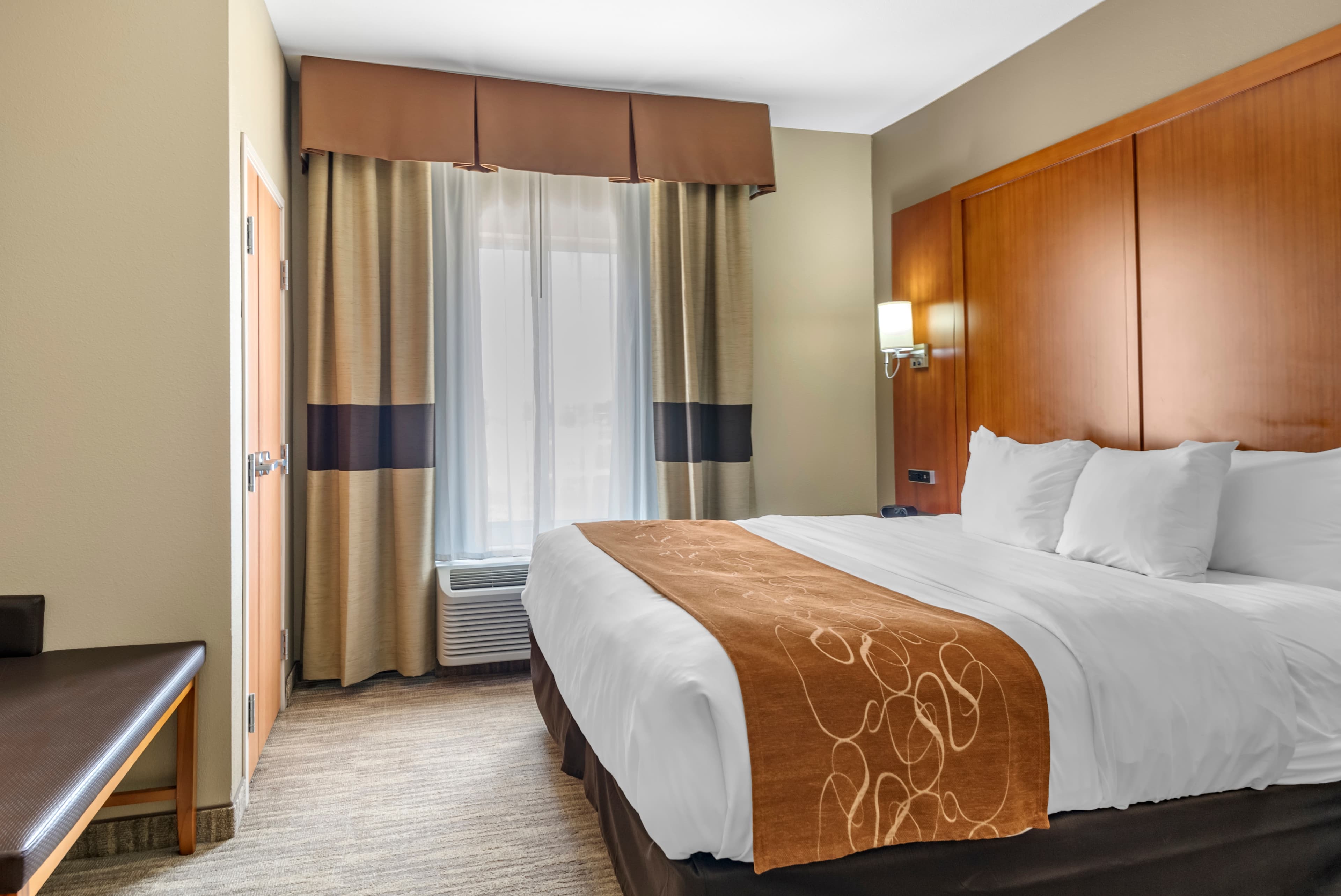 Comfort Suites University — 15