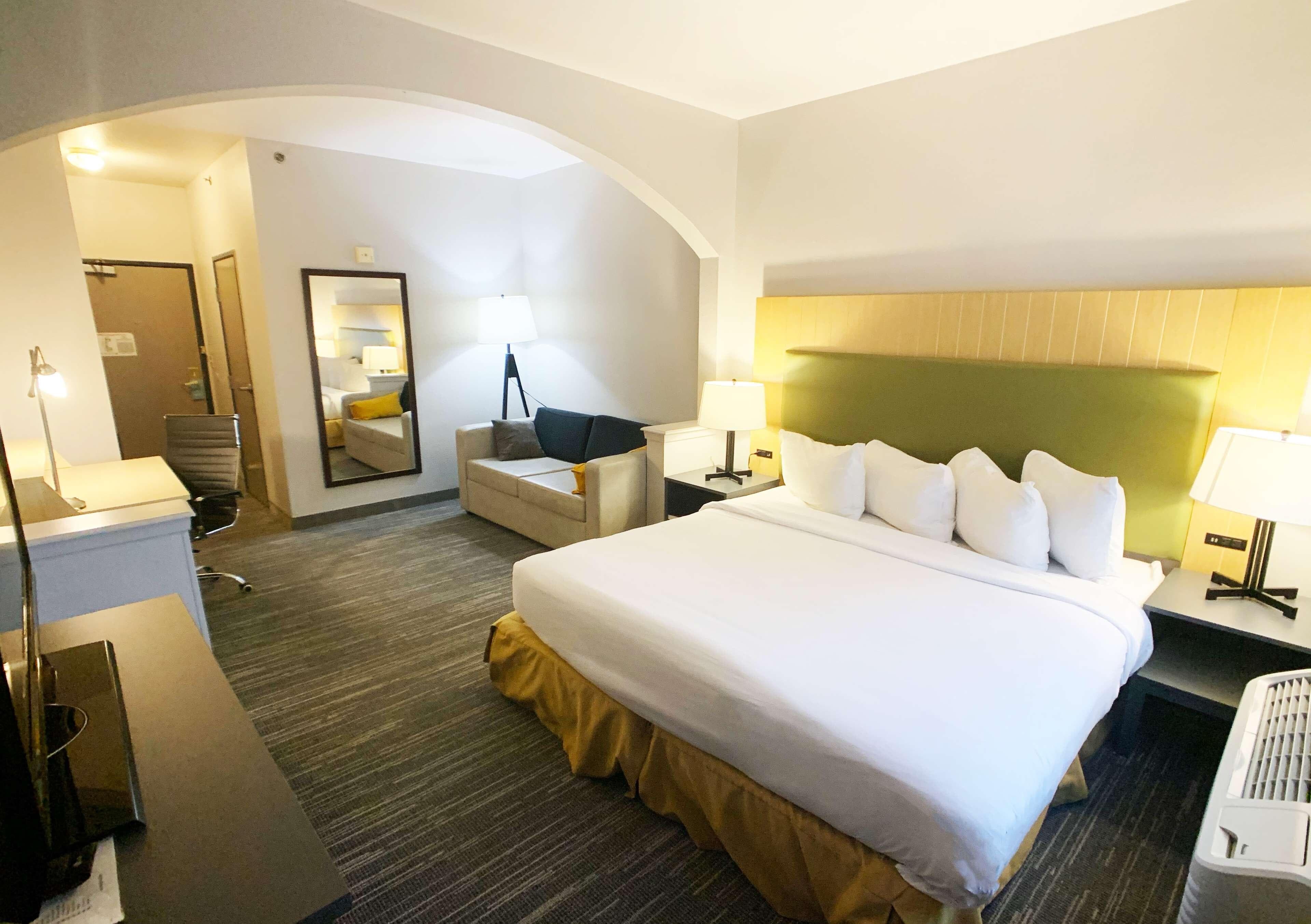 Country Inn & Suites by Radisson, Fort Worth West l-30 NAS JRB - Image 2