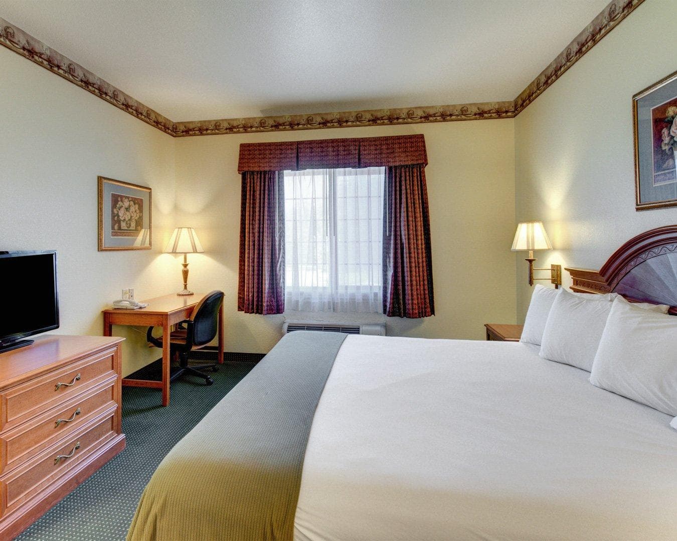 Quality Inn & Suites Glen Rose - Image 3