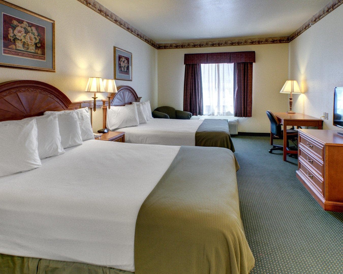 Quality Inn & Suites Glen Rose - Image 4