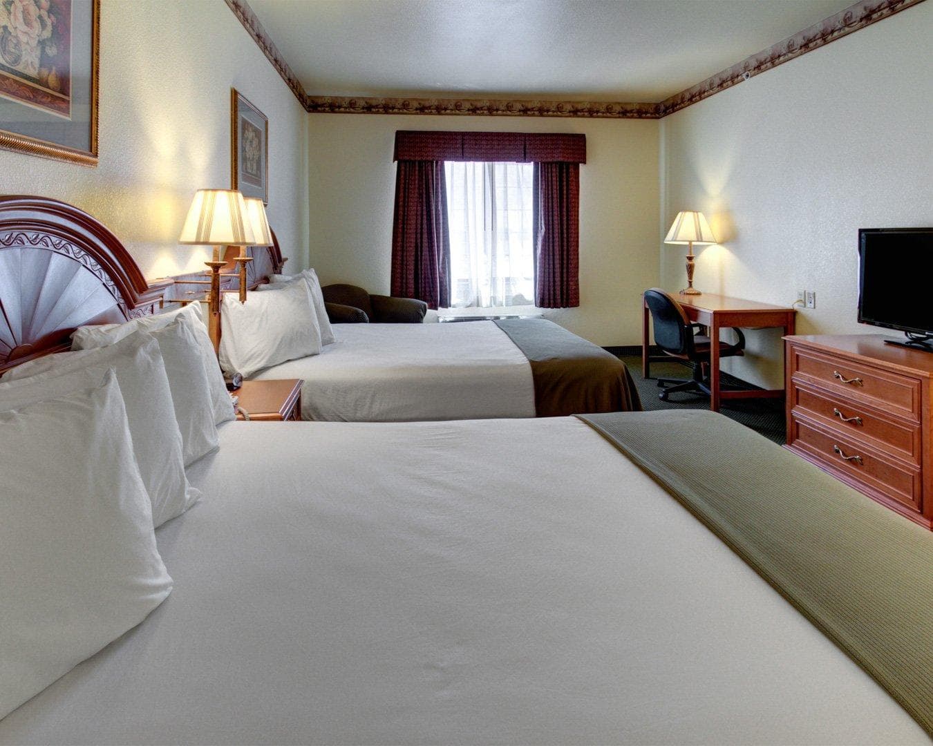 Quality Inn & Suites Glen Rose - Image 5