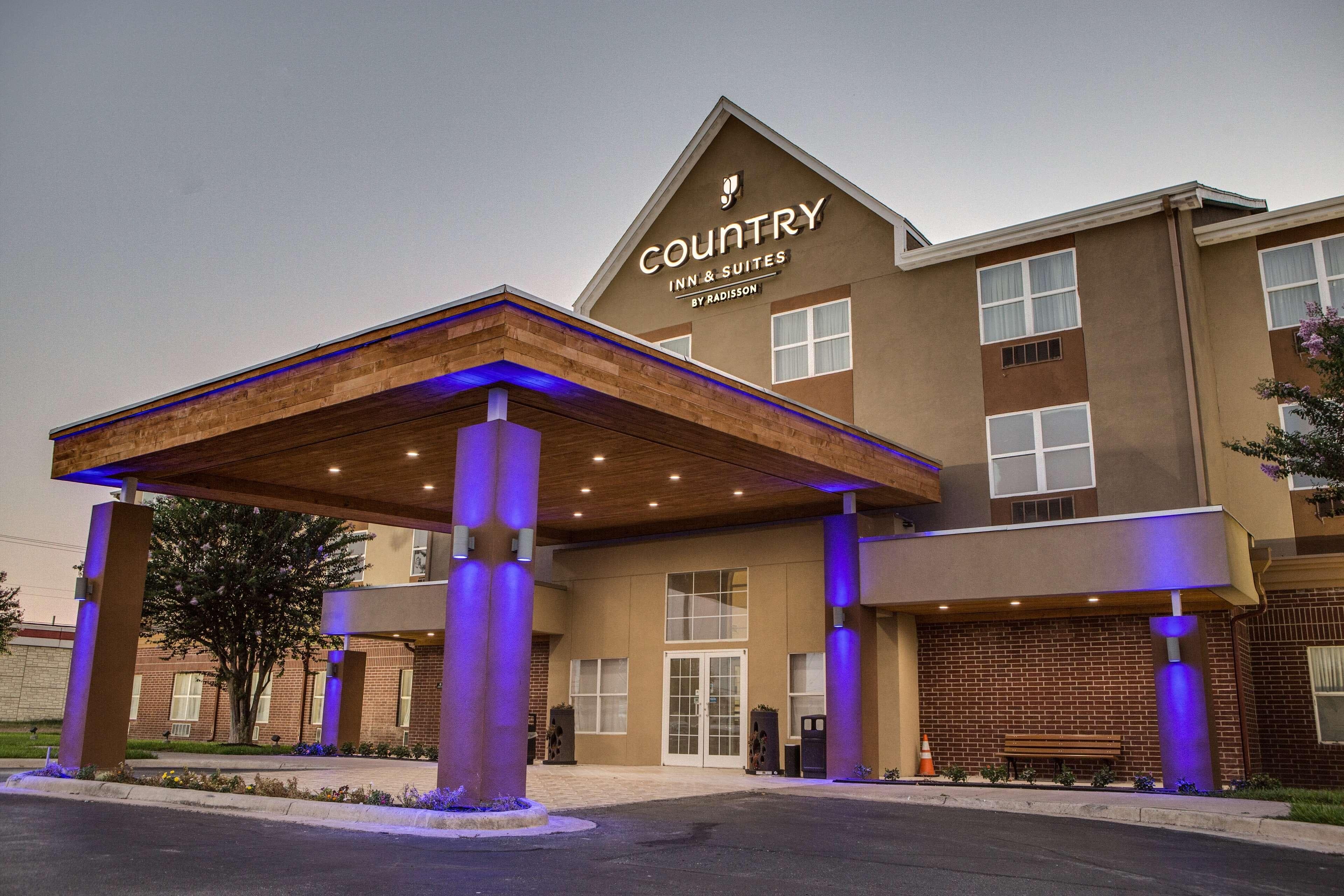 Country Inn & Suites by Radisson, Harlingen, TX - Image 1
